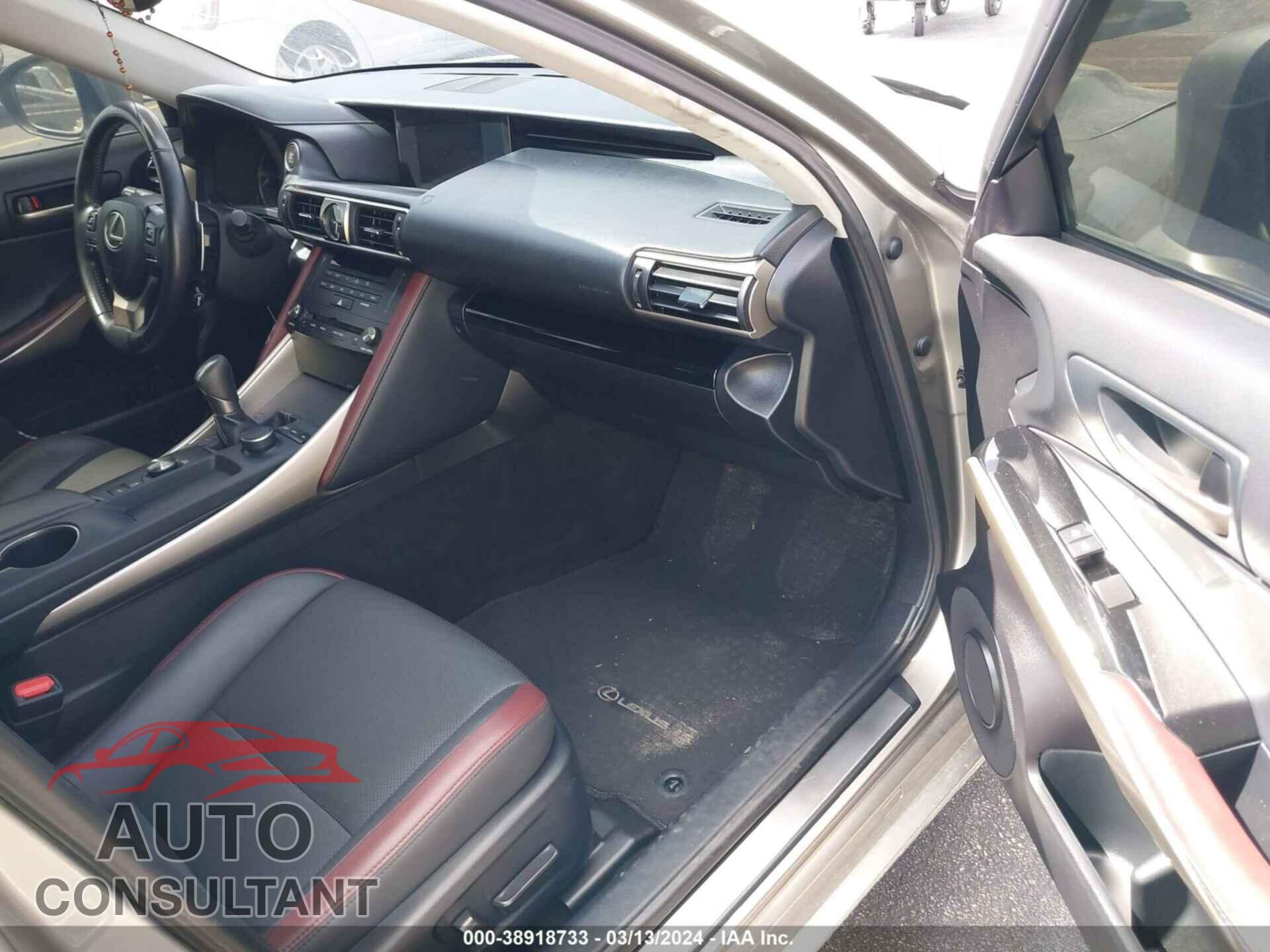LEXUS IS 2019 - JTHBA1D24K5084237