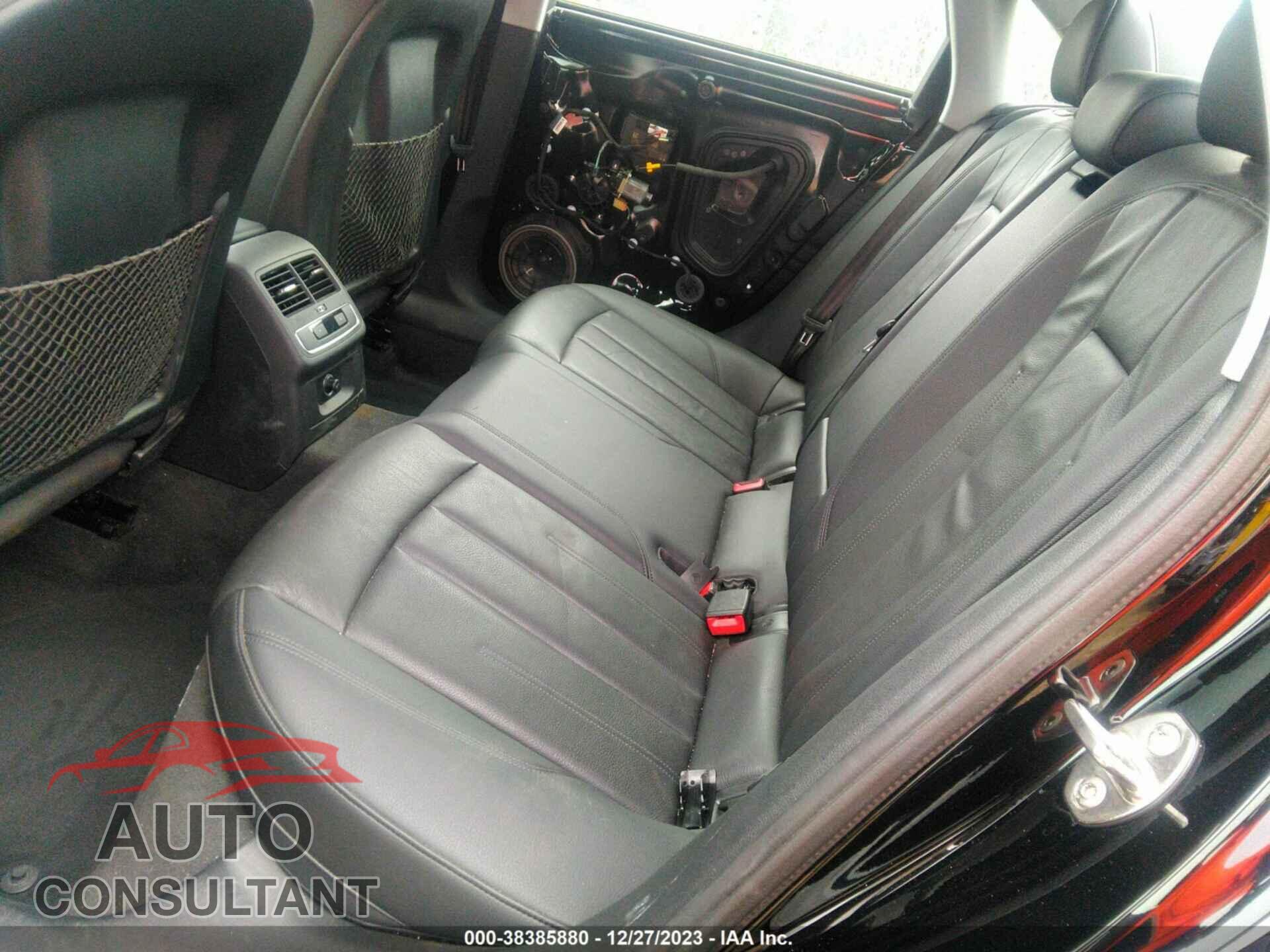 AUDI A4 2017 - WAUDNAF40HN043901