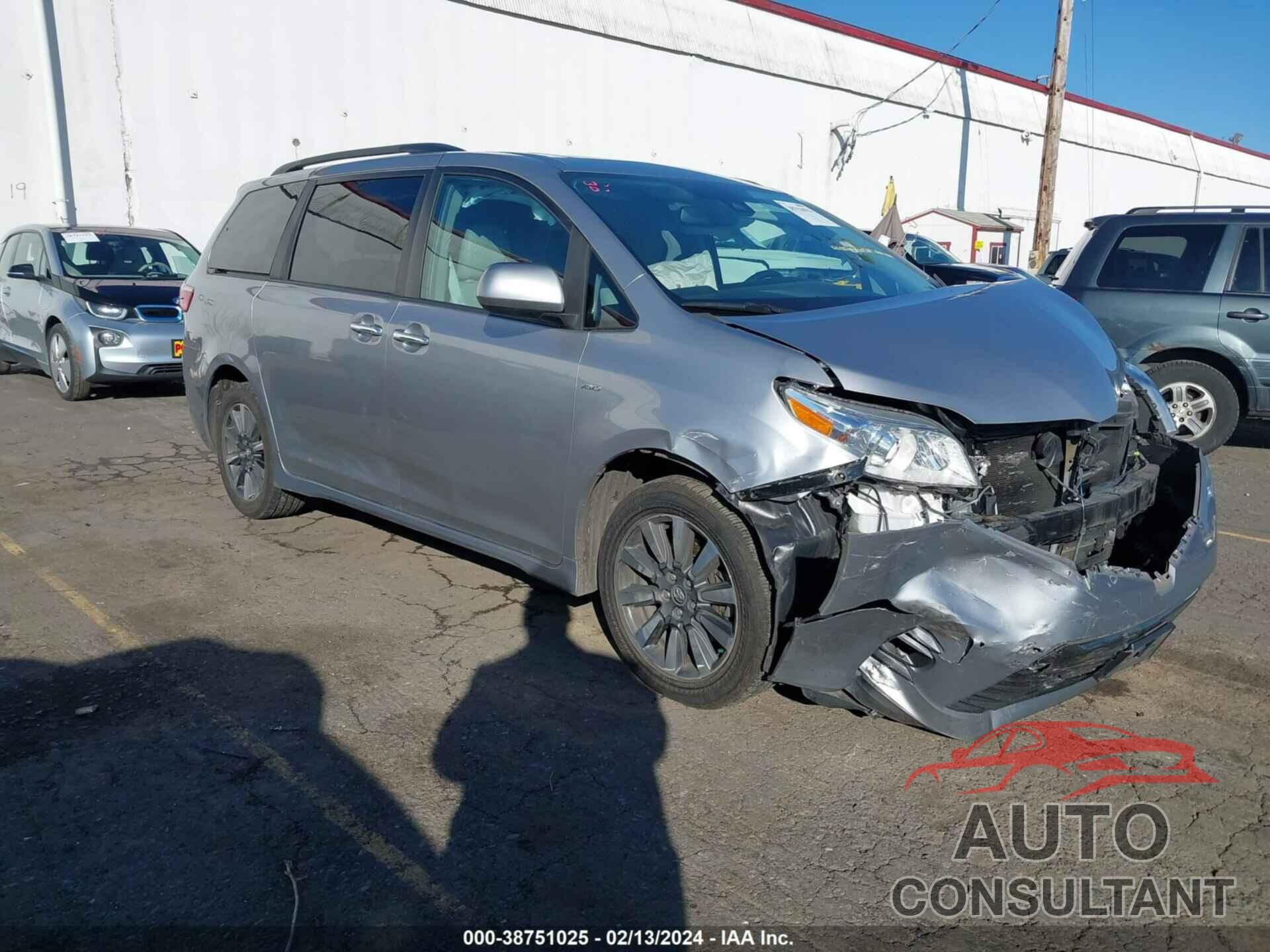 TOYOTA SIENNA 2018 - 5TDDZ3DC6JS207567