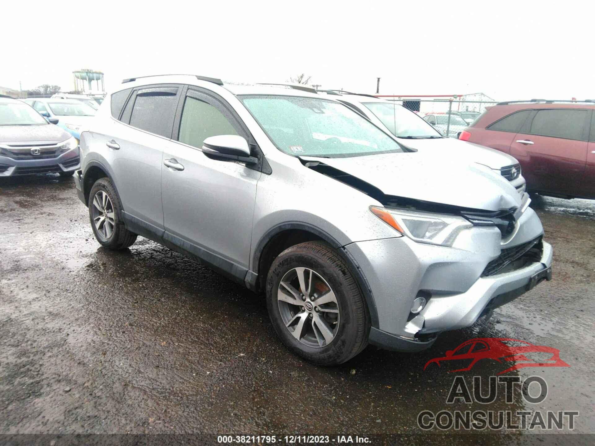 TOYOTA RAV4 2018 - JTMRFREV6JJ232418