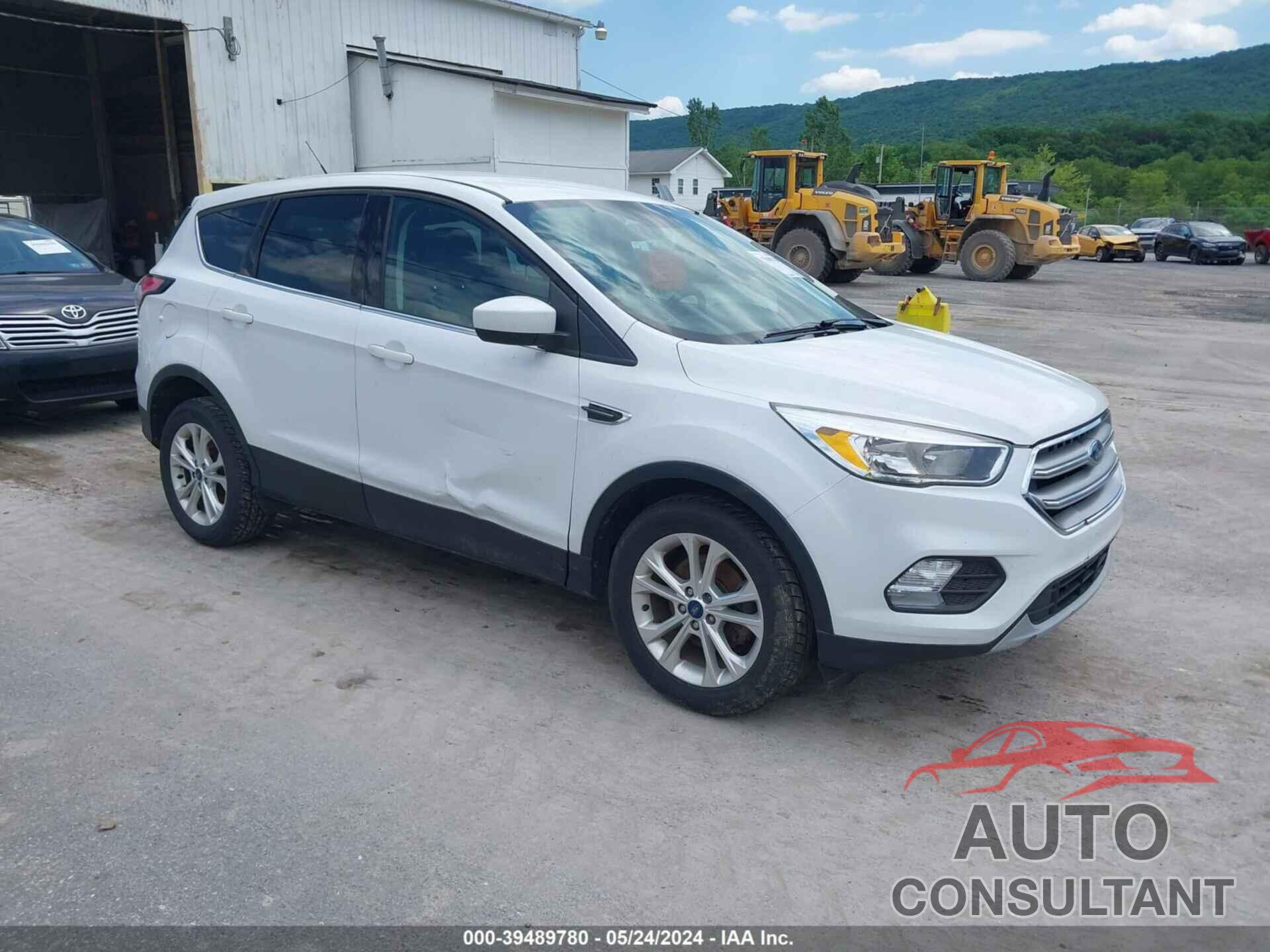 FORD ESCAPE 2017 - 1FMCU0GD4HUC68480