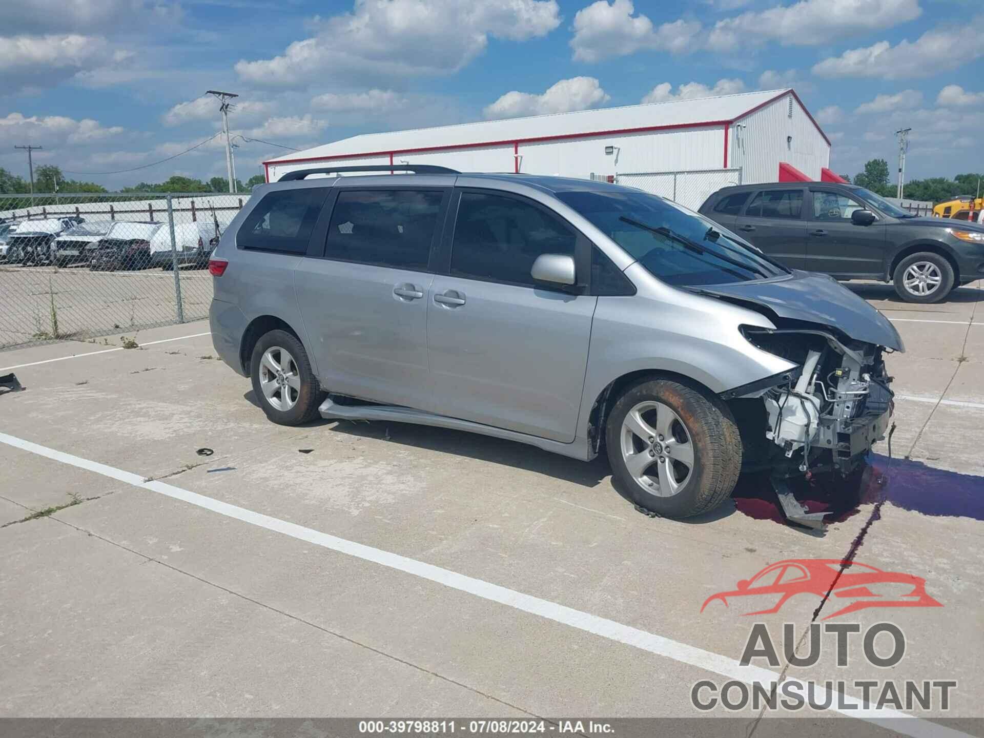 TOYOTA SIENNA 2018 - 5TDKZ3DC7JS916239