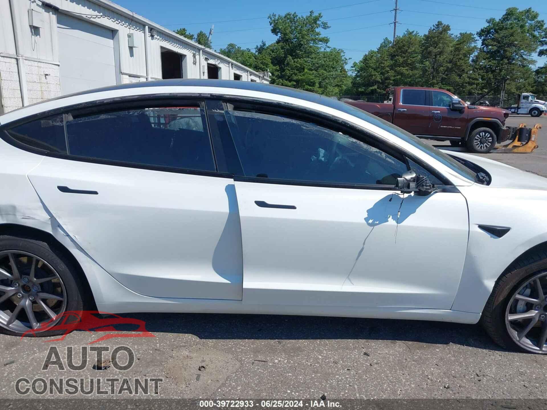 TESLA MODEL 3 2021 - 5YJ3E1EA5MF090825