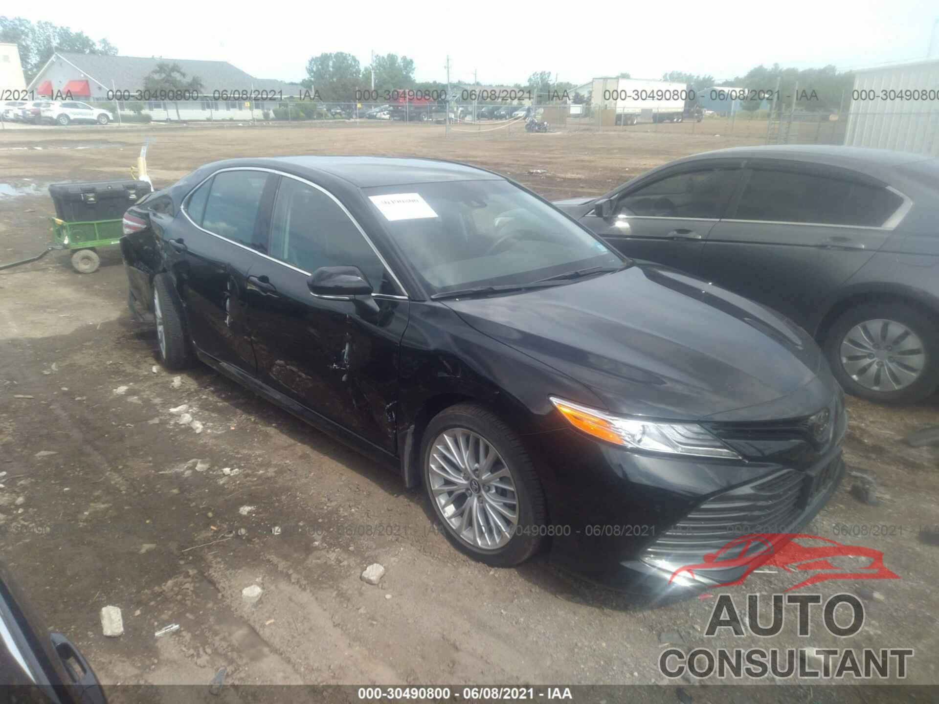 TOYOTA CAMRY 2018 - 4T1B11HK4JU157716