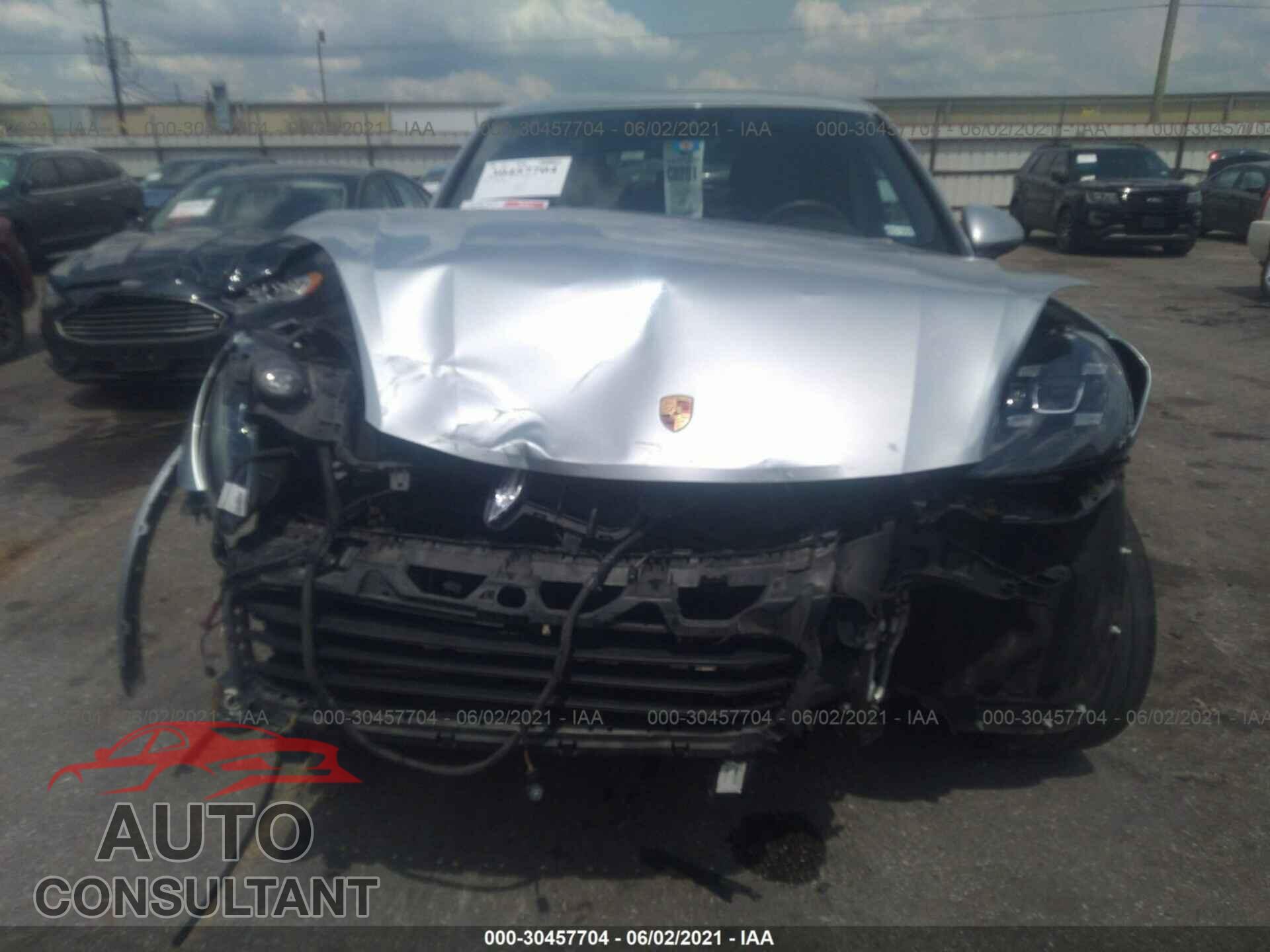 PORSCHE CAYENNE 2017 - WP1AA2A29HKA82404