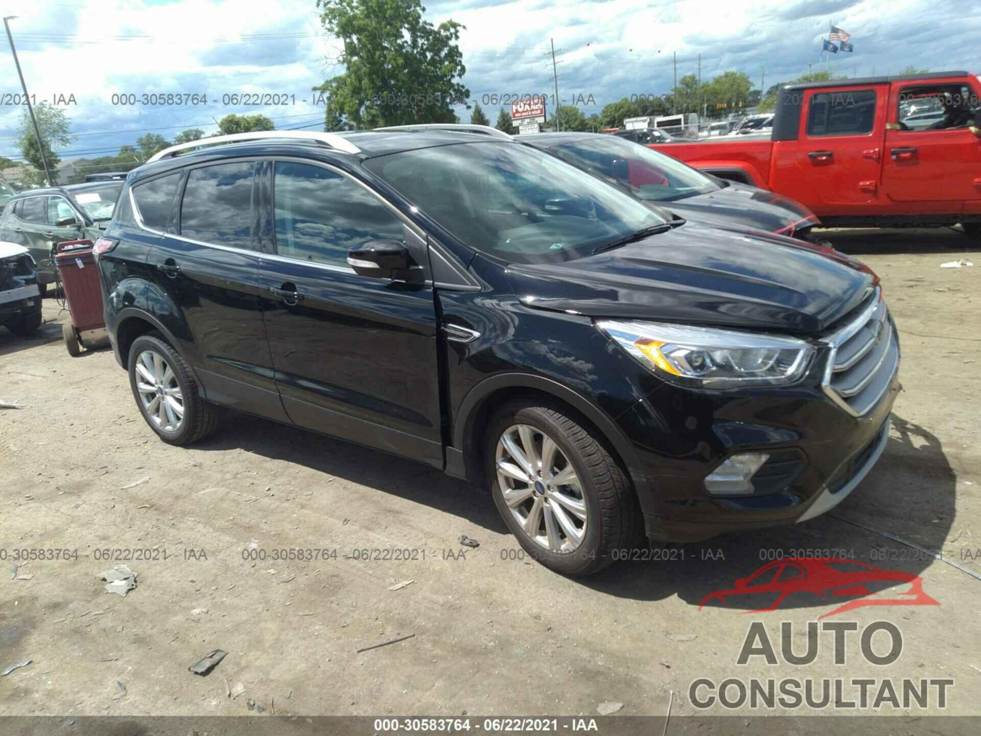 FORD ESCAPE 2017 - 1FMCU0J96HUD51235