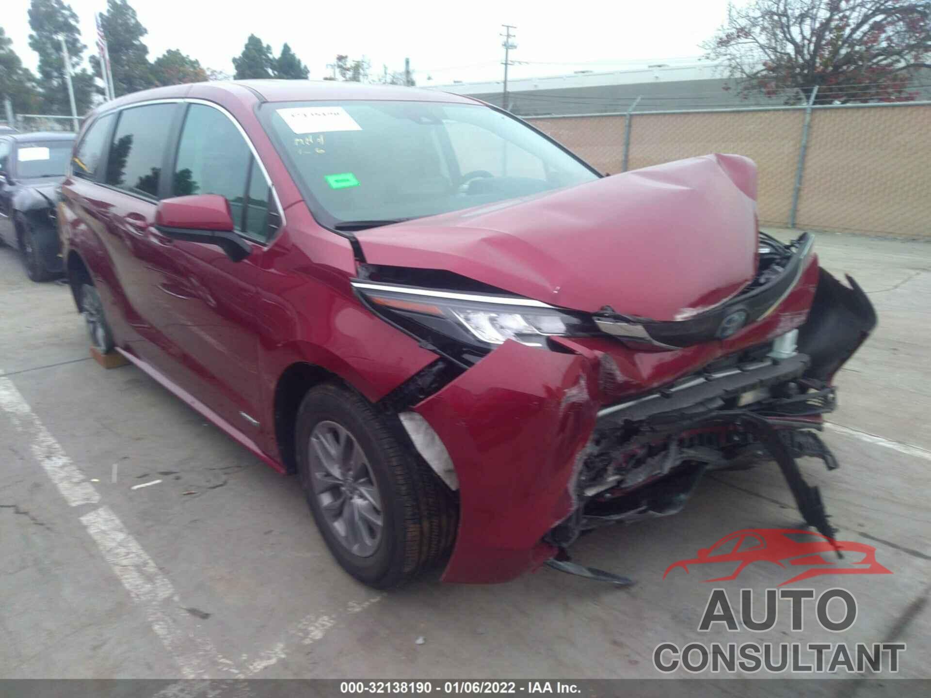 TOYOTA SIENNA 2021 - 5TDKRKEC7MS030578