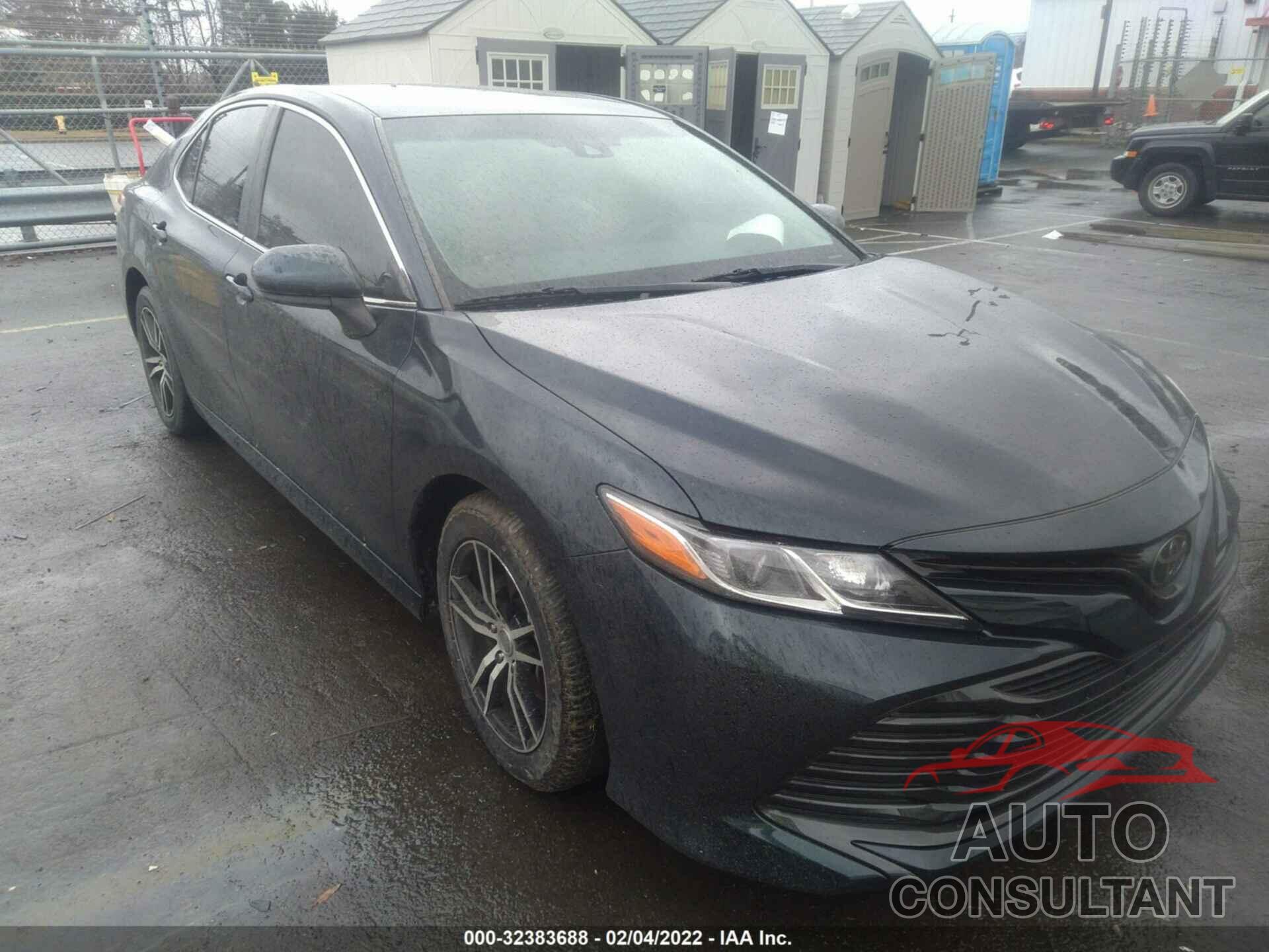 TOYOTA CAMRY 2018 - 4T1B11HK0JU672681