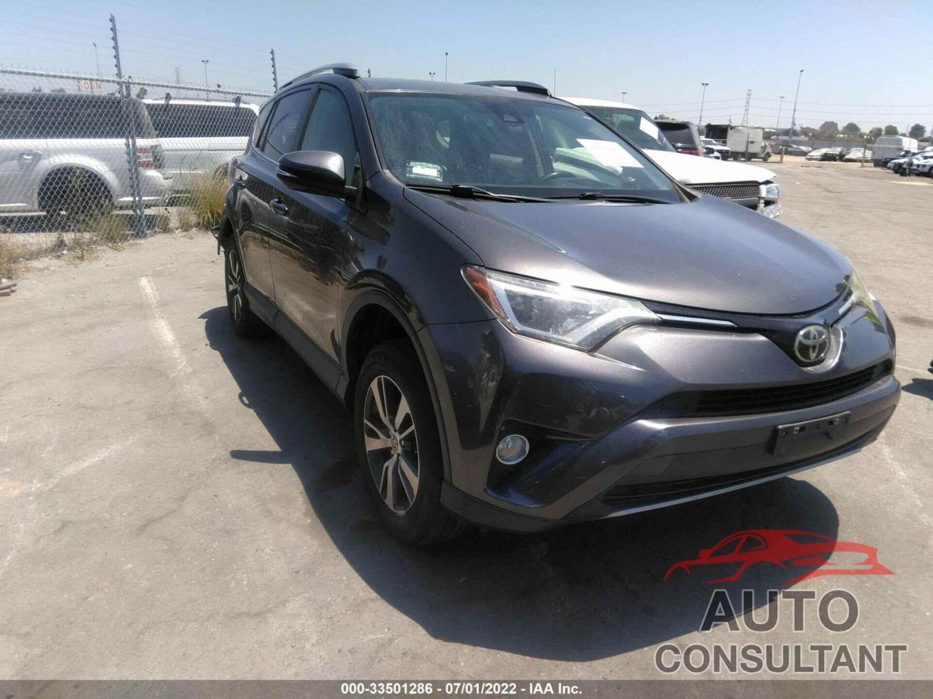 TOYOTA RAV4 2017 - JTMWFREV0HJ102244
