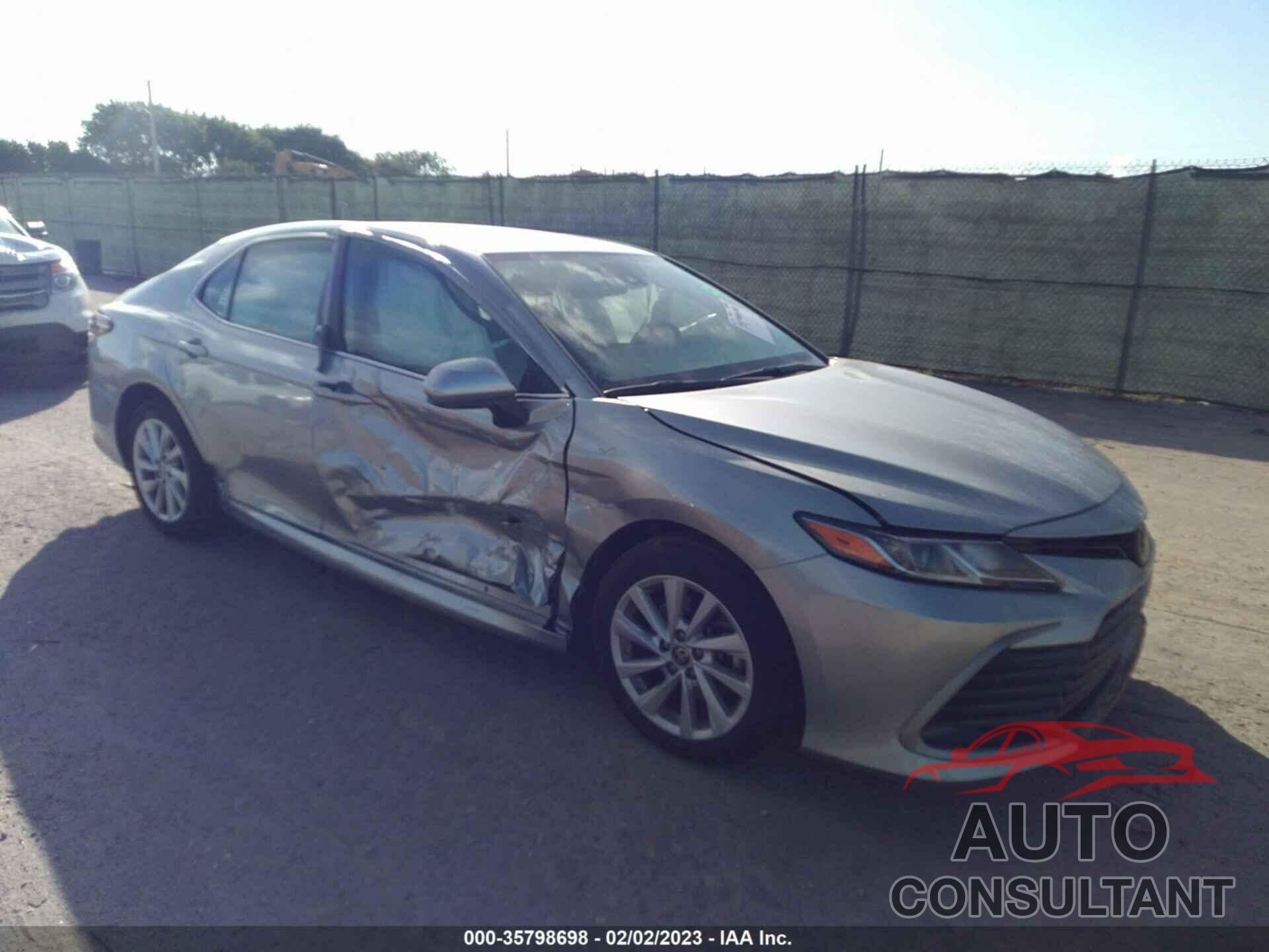 TOYOTA CAMRY 2022 - 4T1C11AK0NU643234