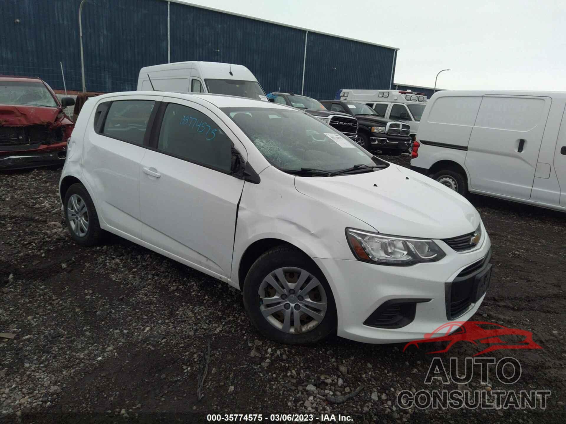 CHEVROLET SONIC 2018 - 1G1JG6SH3J4100652