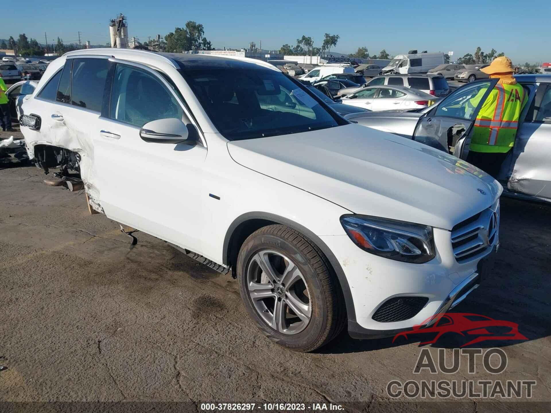 MERCEDES-BENZ GLC 350E 2019 - WDC0G5EB5KF615155