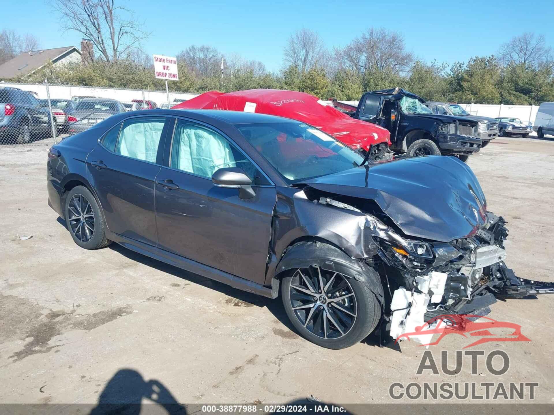 TOYOTA CAMRY 2022 - 4T1G11AKXNU055858