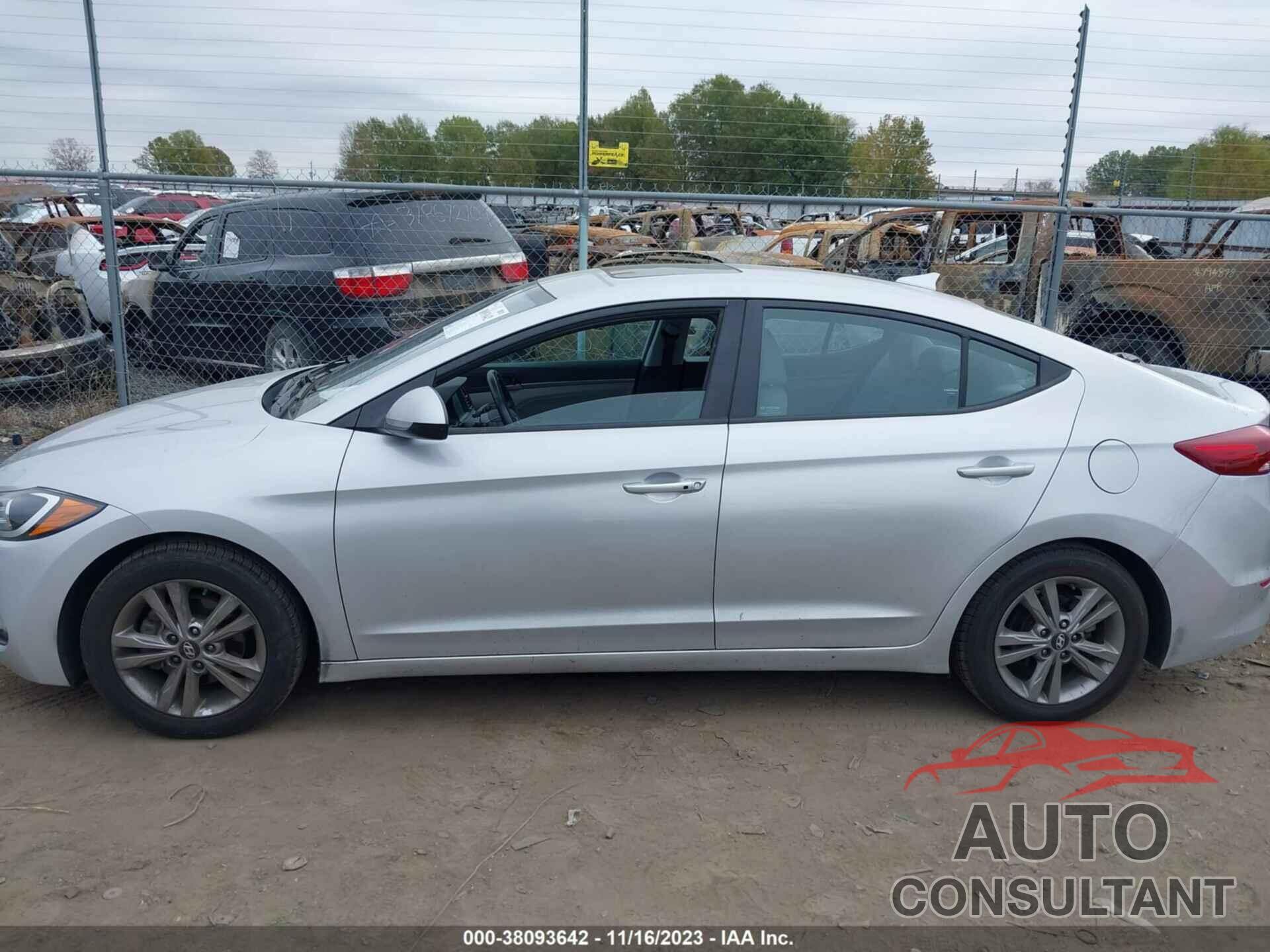 HYUNDAI ELANTRA 2018 - KMHD84LF8JU577494