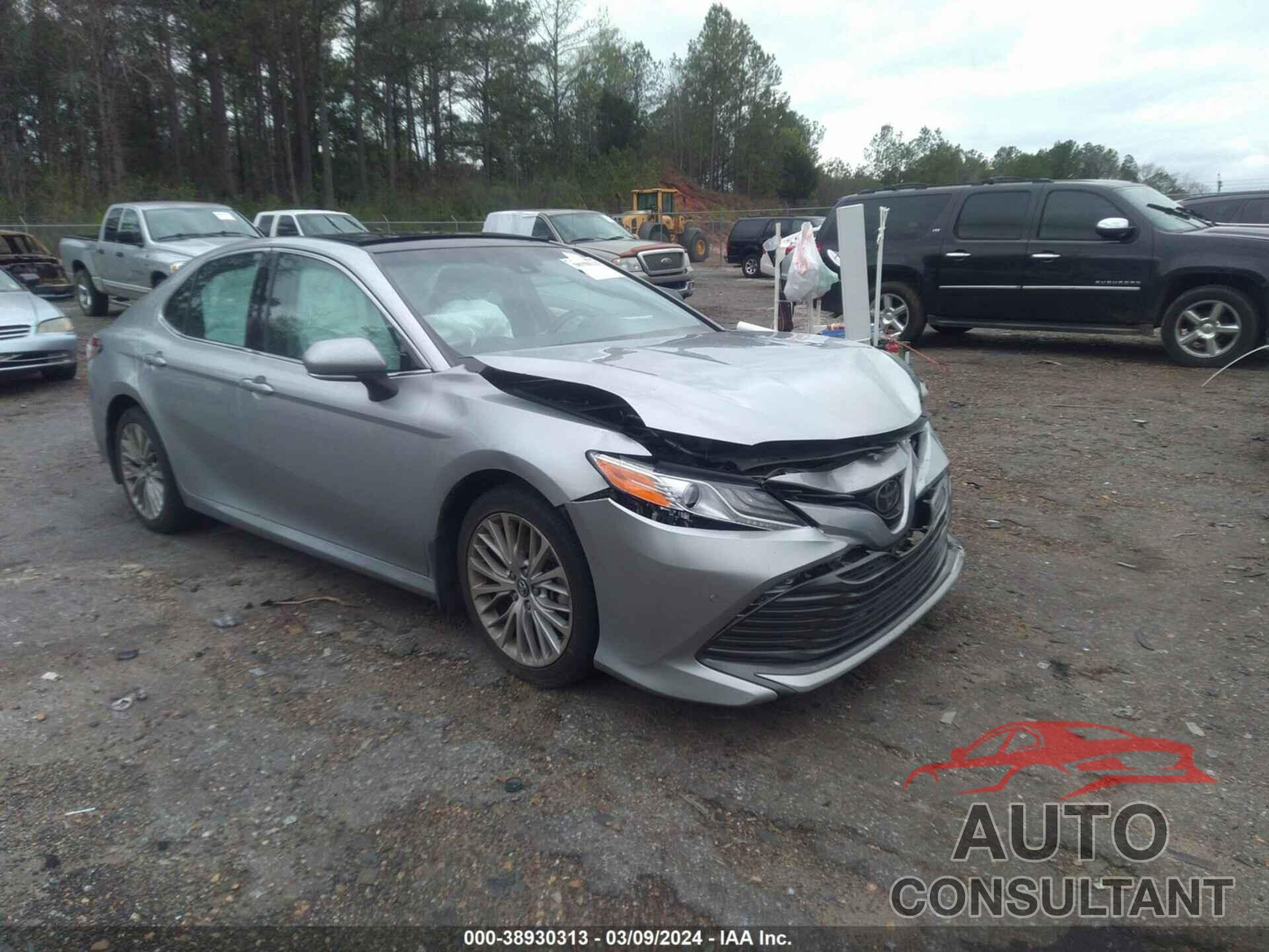 TOYOTA CAMRY 2018 - 4T1B11HK6JU017523