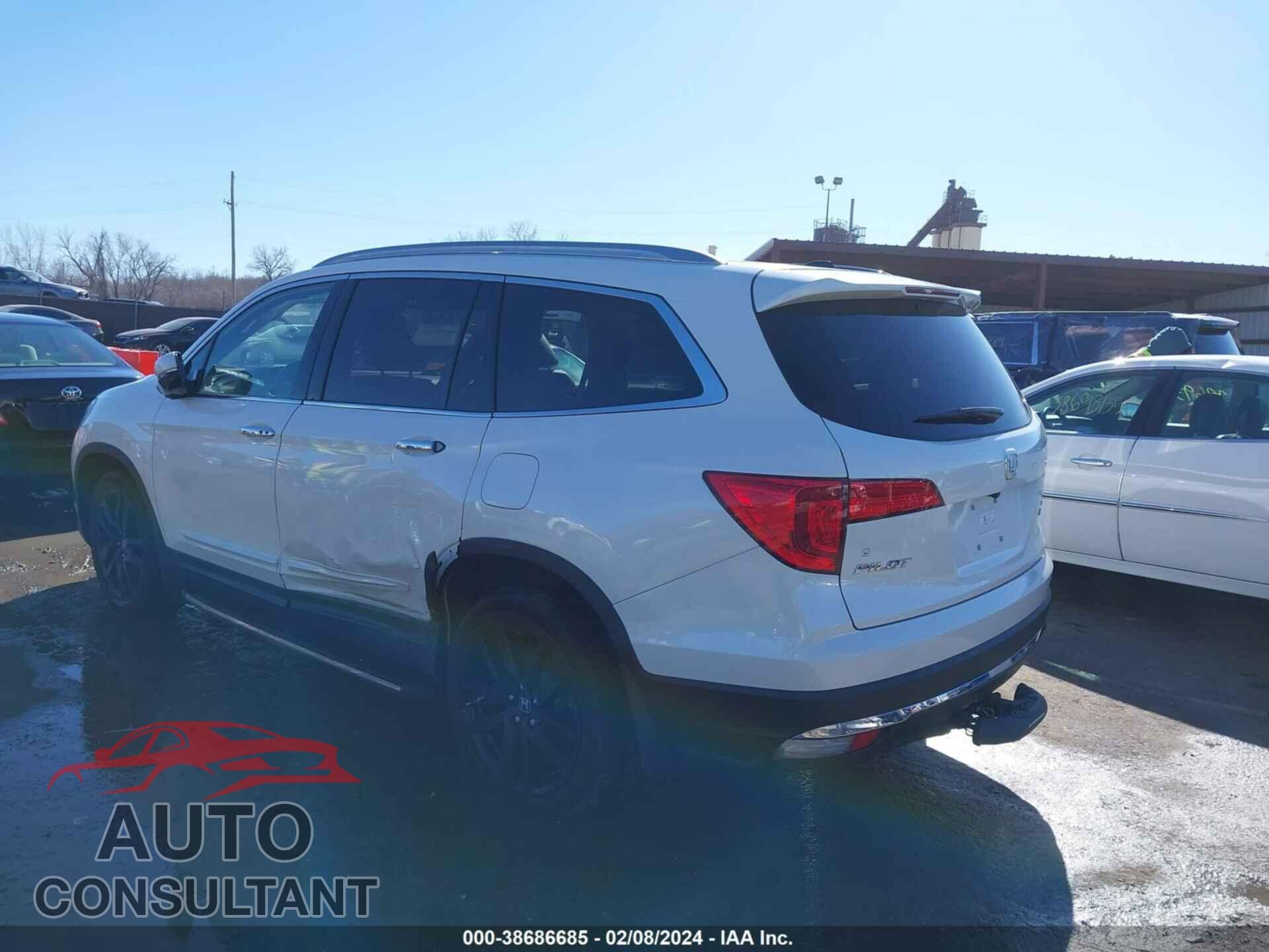 HONDA PILOT 2017 - 5FNYF6H95HB001987