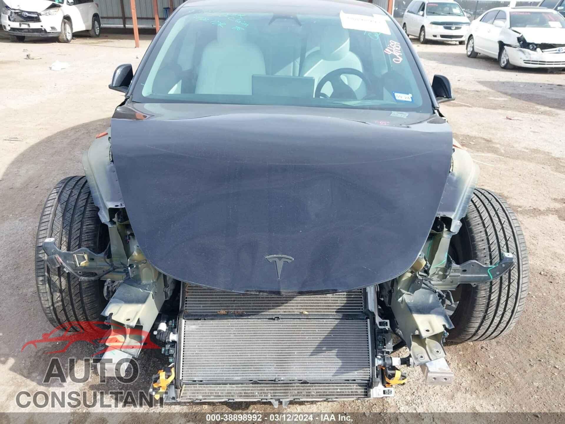 TESLA MODEL 3 2018 - 5YJ3E1EB0JF099257