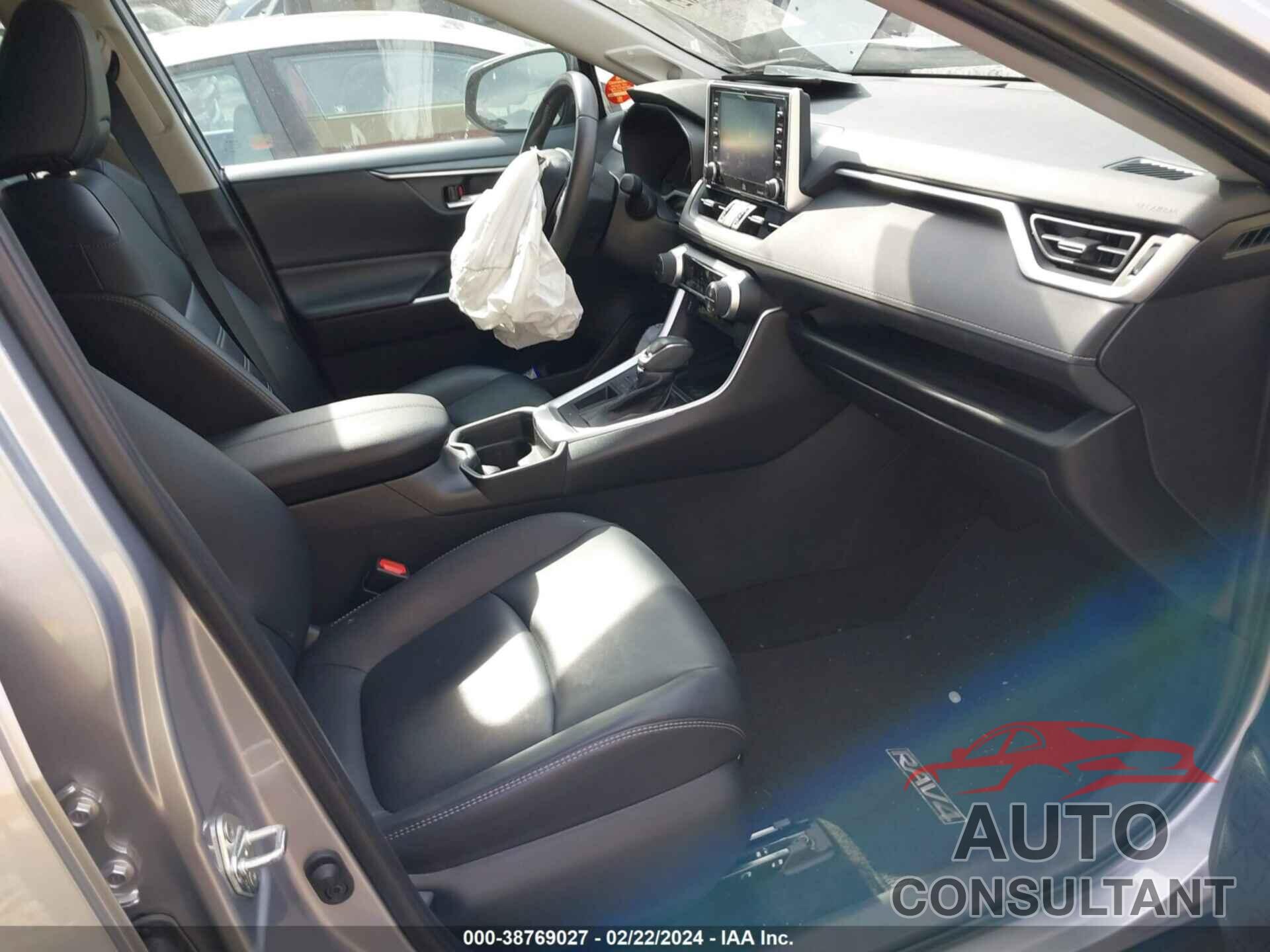 TOYOTA RAV4 2019 - 2T3C1RFV3KW032778