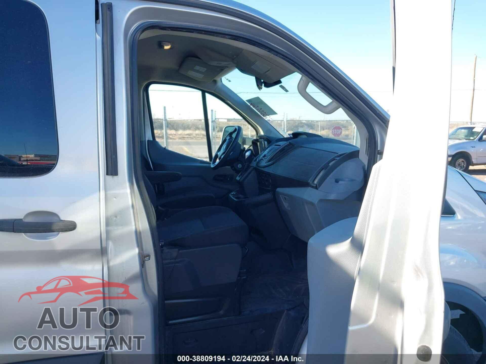 FORD TRANSIT-150 2018 - 1FTYE2YM3JKA80701