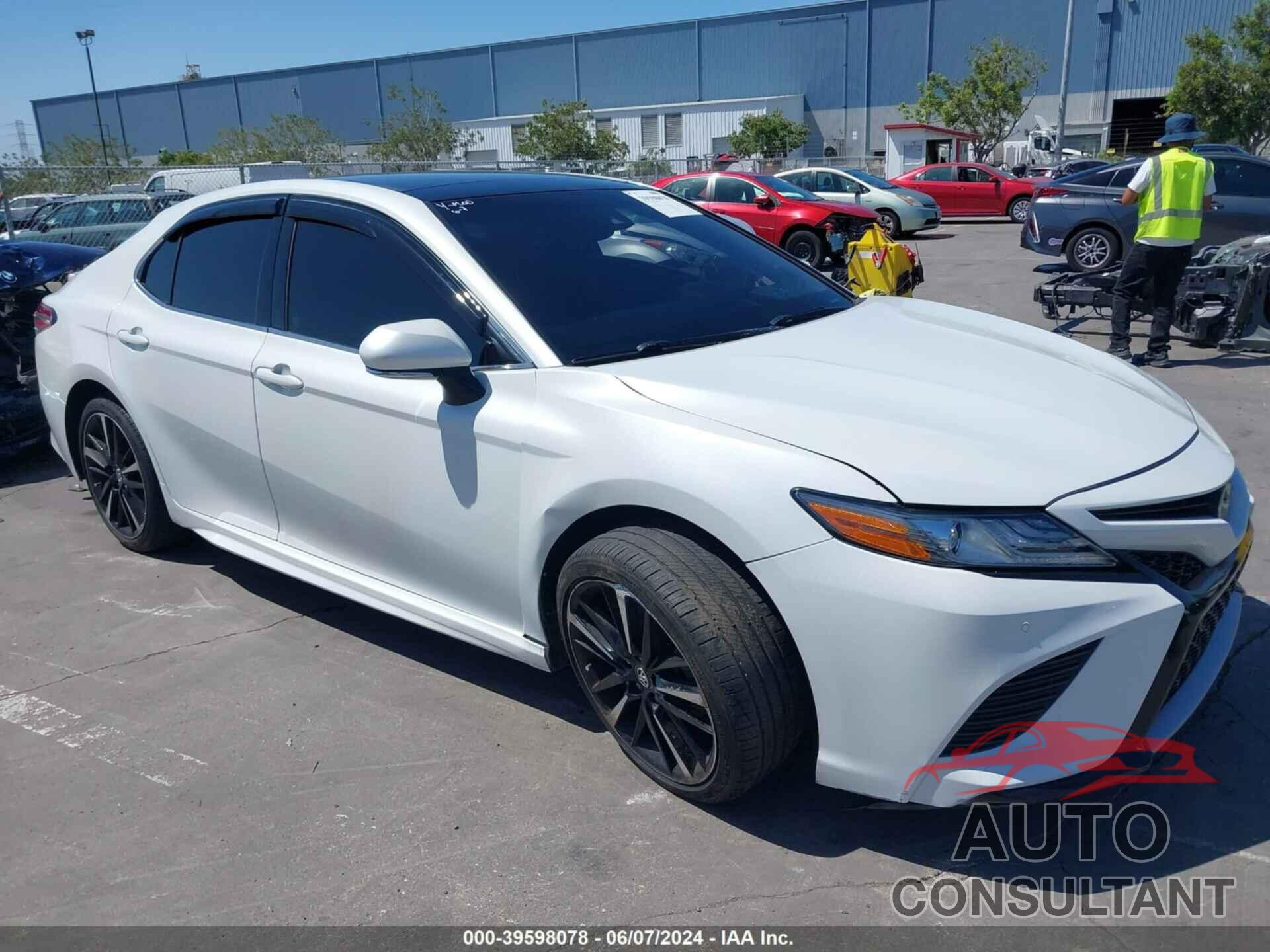 TOYOTA CAMRY 2018 - 4T1BZ1HK5JU007994