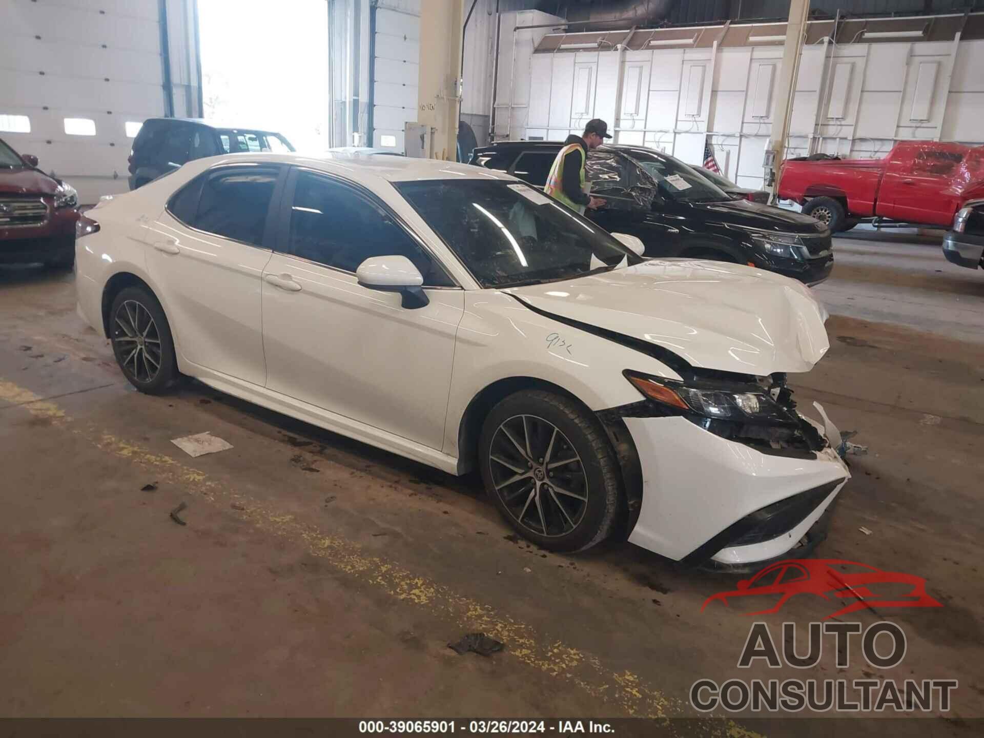 TOYOTA CAMRY 2021 - 4T1G11AK1MU449893