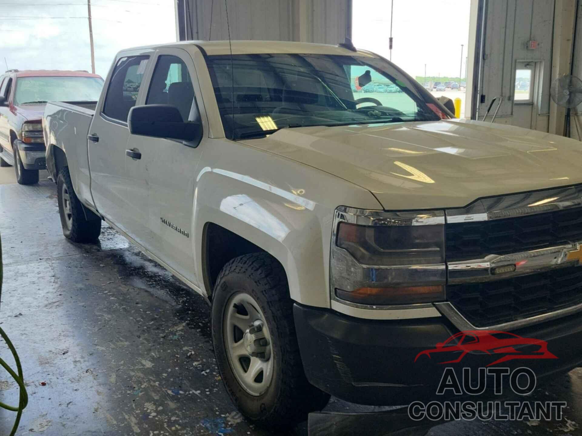CHEVROLET SILVERADO 1500 2017 - 1GCUKNEC7HF218084