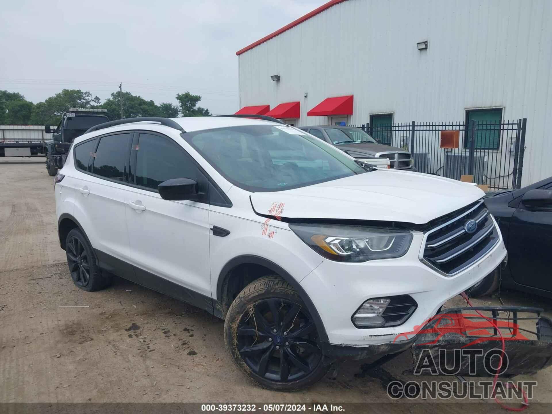 FORD ESCAPE 2017 - 1FMCU0GDXHUE12971