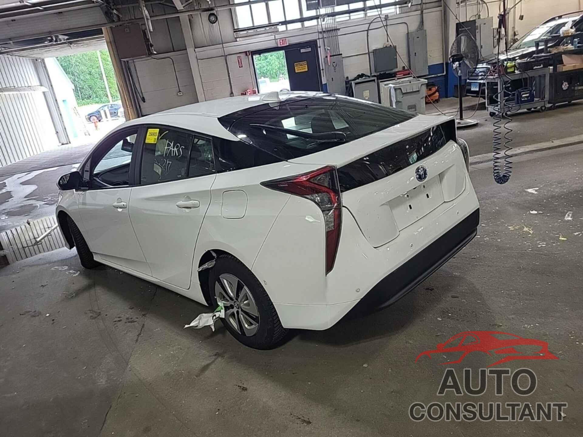 TOYOTA PRIUS 2018 - JTDKARFU5J3061848