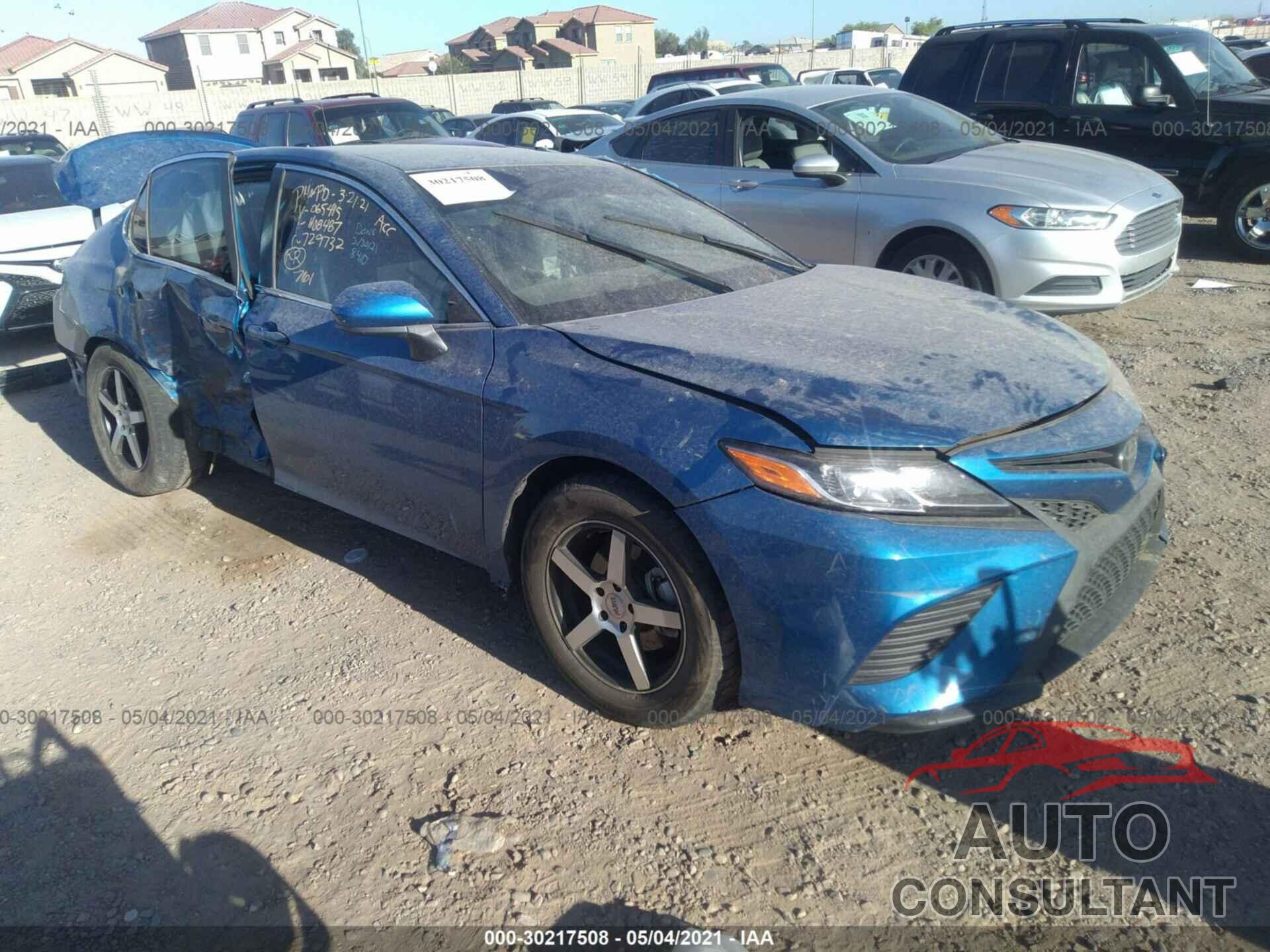 TOYOTA CAMRY 2018 - 4T1B11HK1JU065415