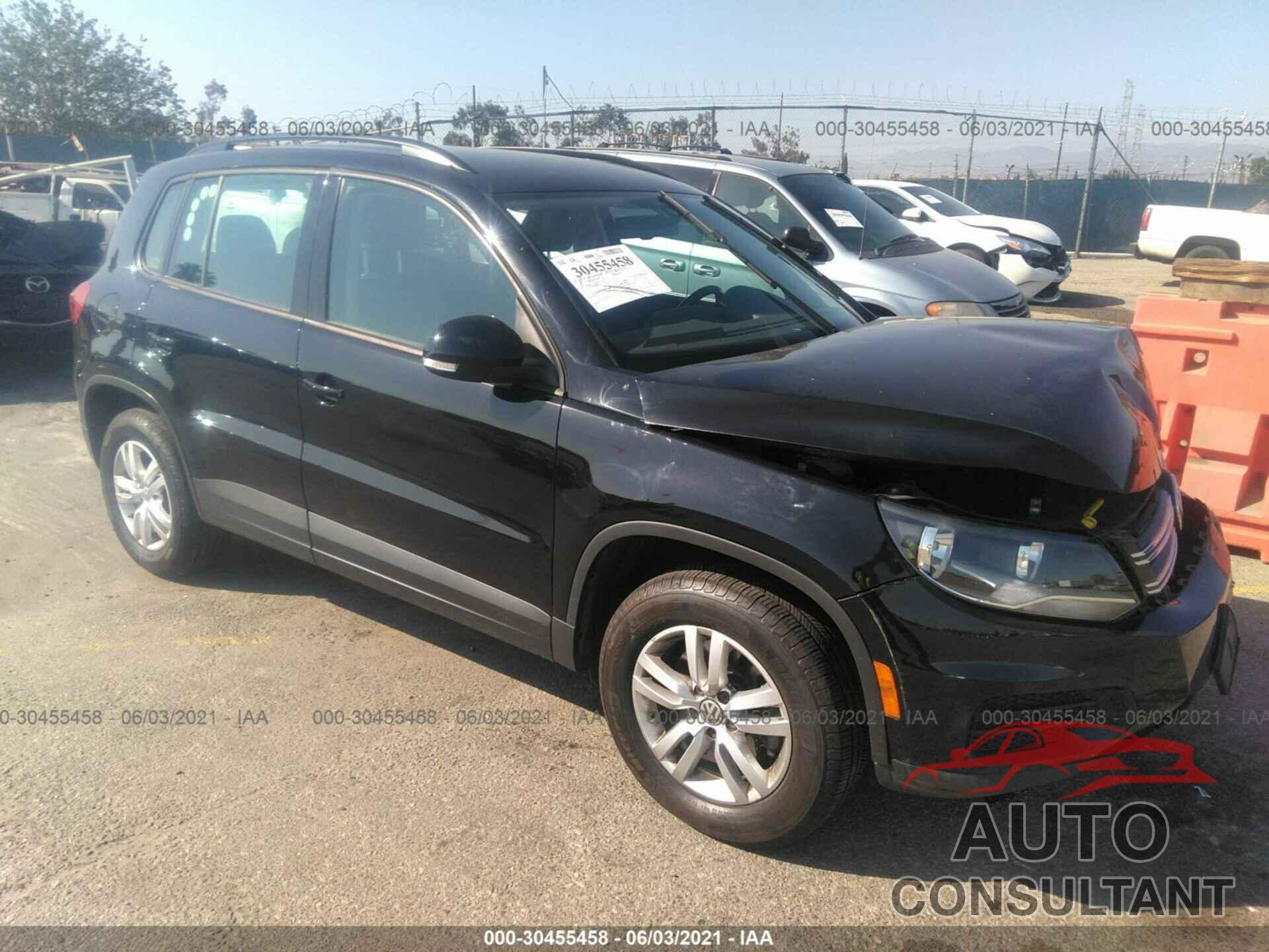 VOLKSWAGEN TIGUAN 2017 - WVGAV7AX8HK013648