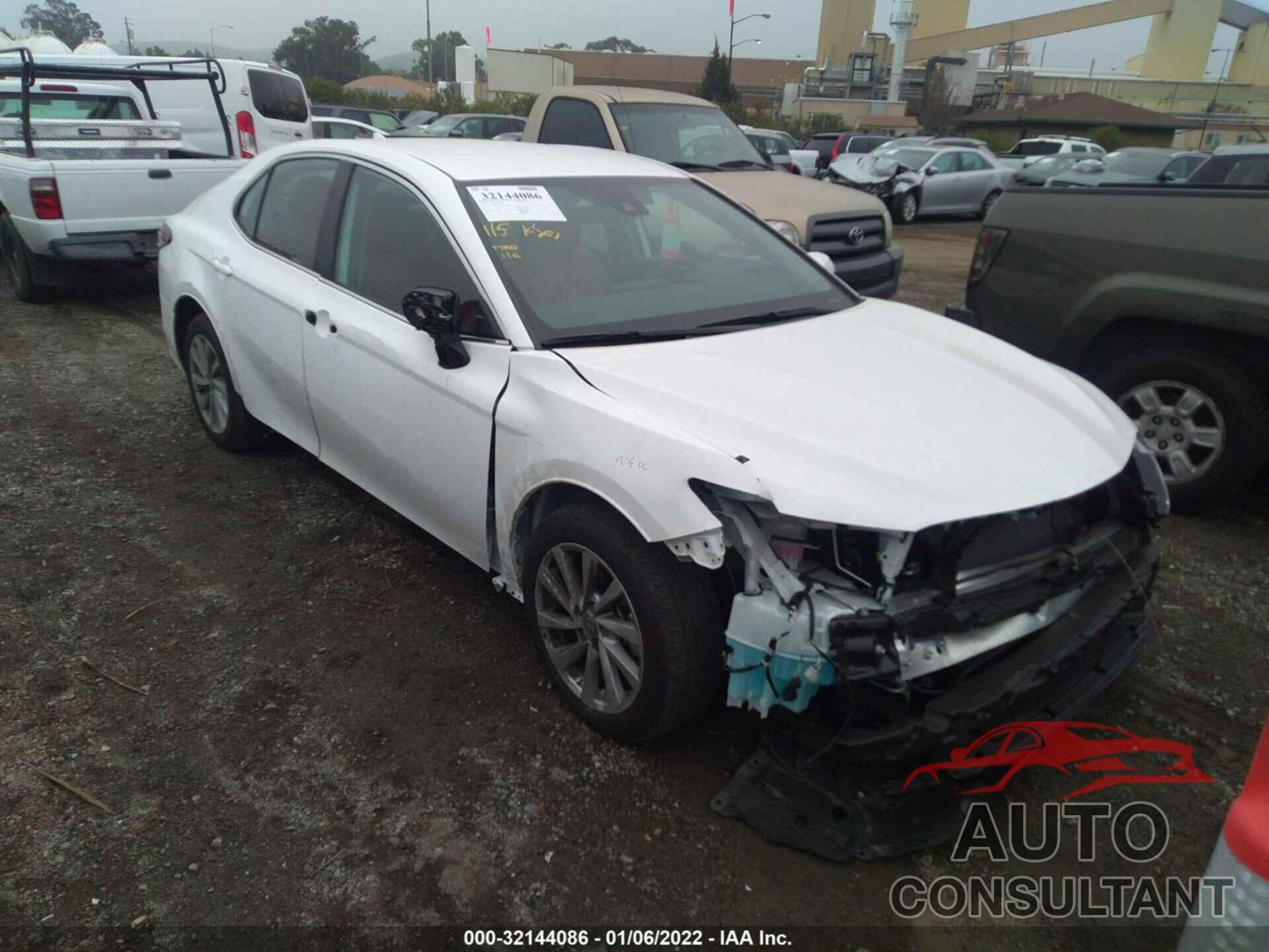 TOYOTA CAMRY 2022 - 4T1C11AK9NU621555