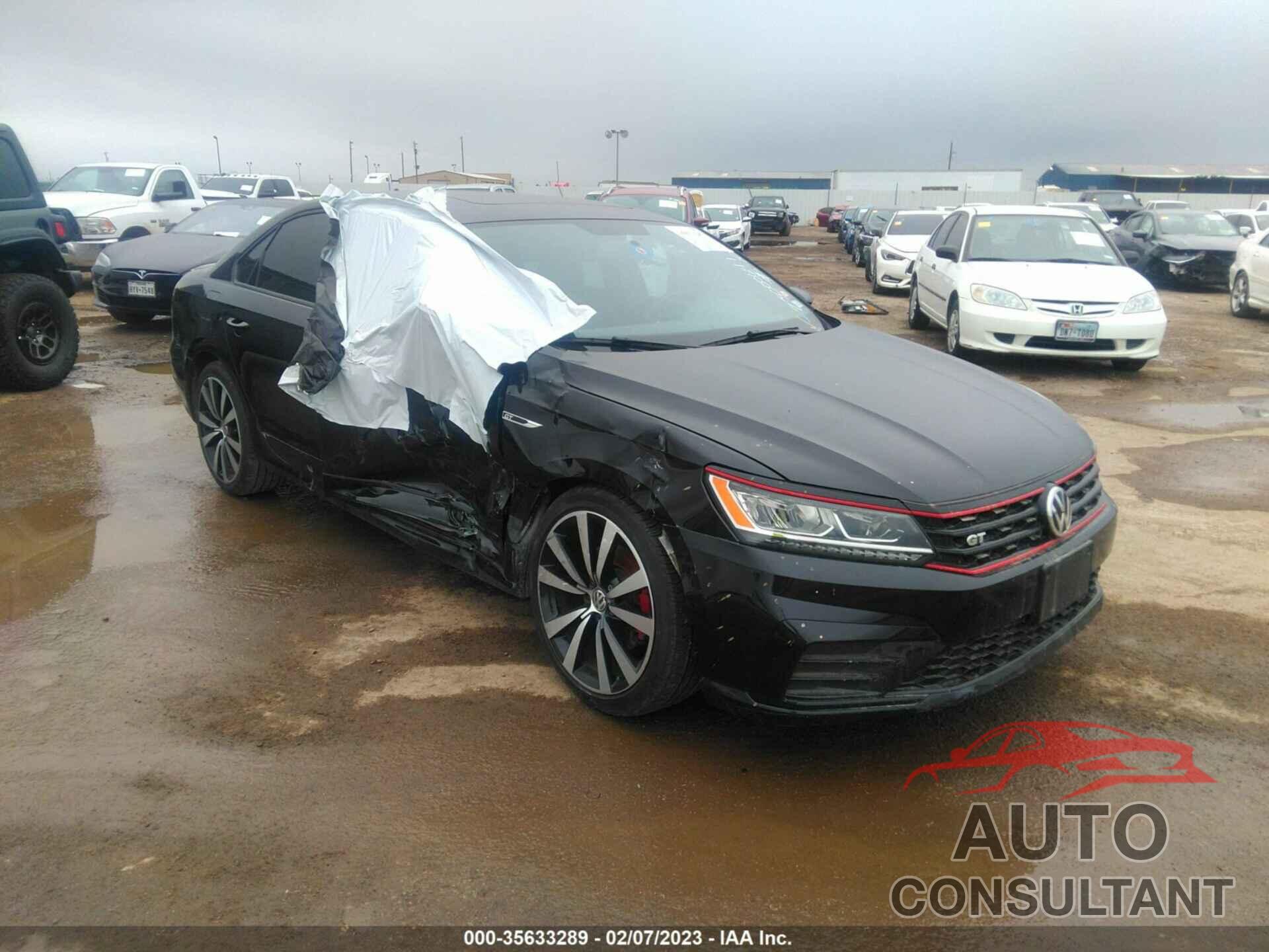 VOLKSWAGEN PASSAT 2018 - 1VWJM7A37JC033052