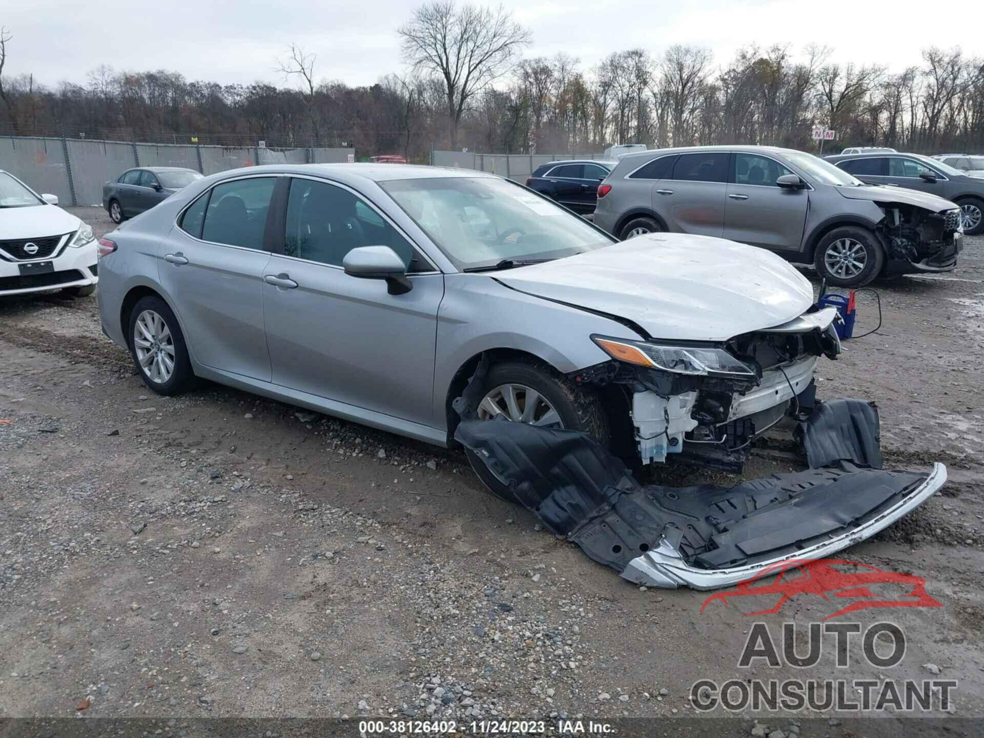TOYOTA CAMRY 2018 - 4T1B11HK3JU521334