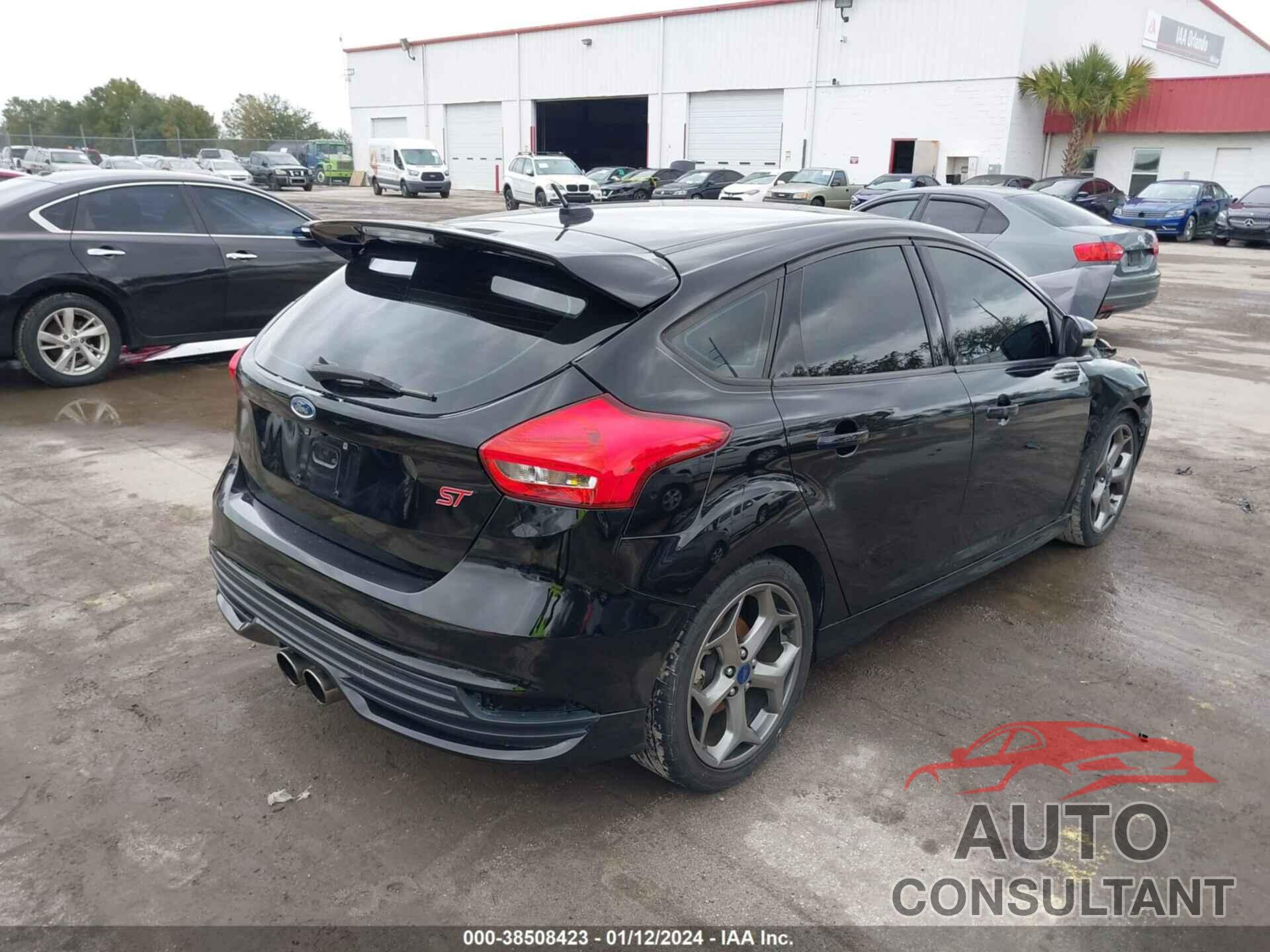 FORD FOCUS 2017 - 1FADP3L95HL327390