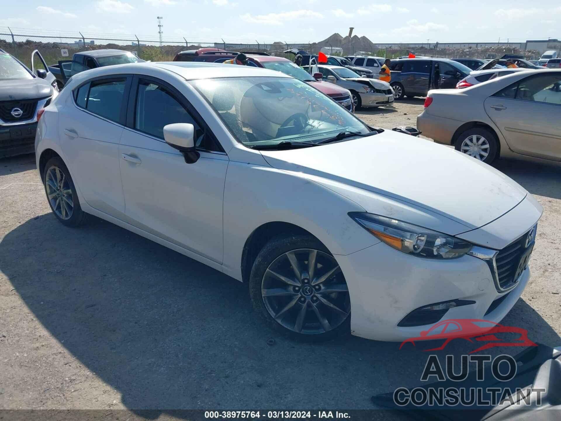 MAZDA MAZDA3 2018 - 3MZBN1L3XJM260455