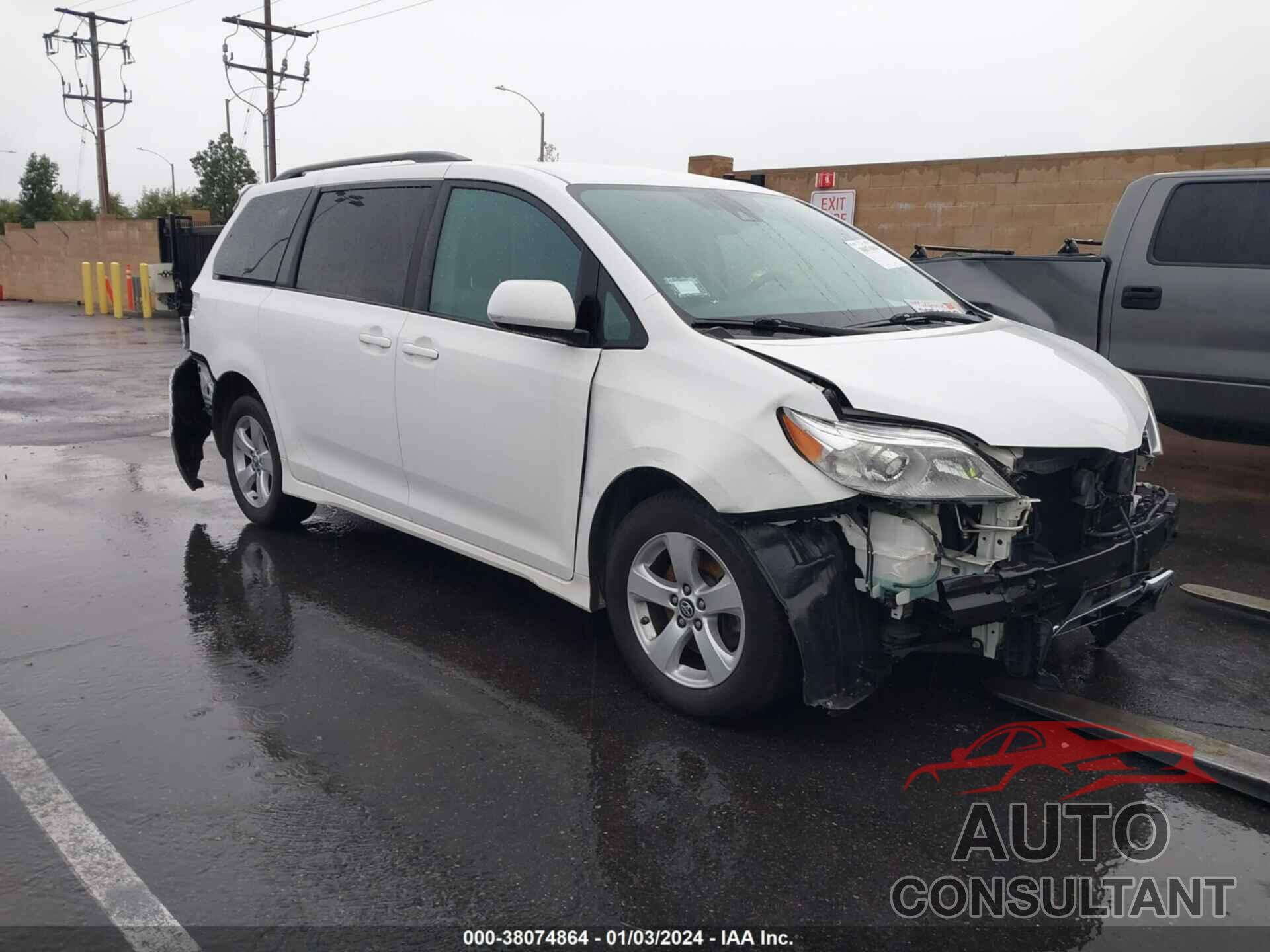 TOYOTA SIENNA 2018 - 5TDKZ3DC2JS906427