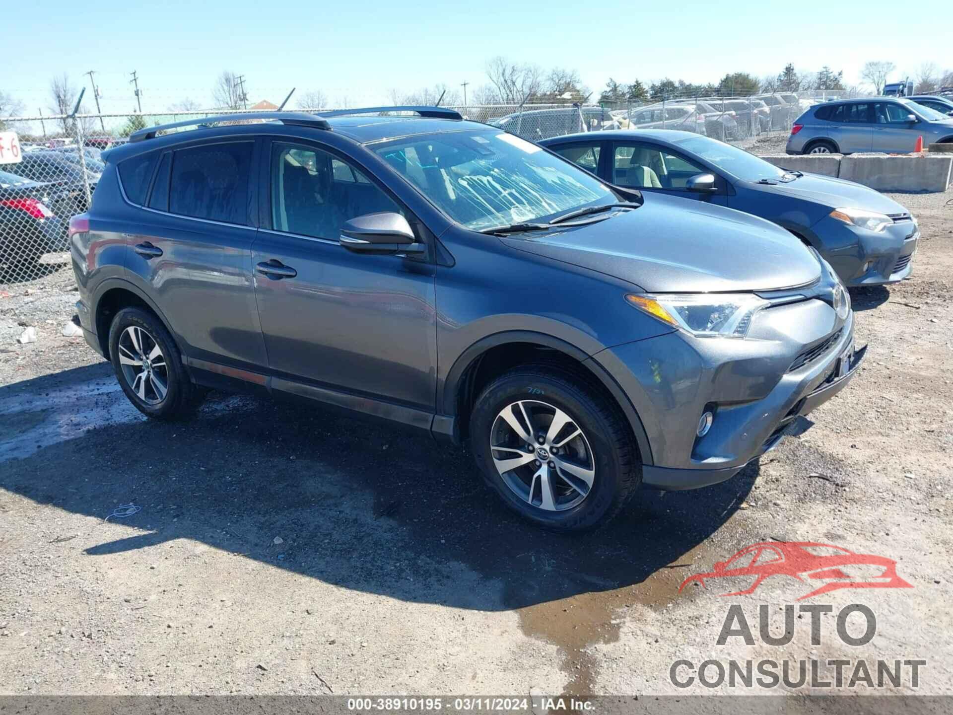 TOYOTA RAV4 2017 - JTMRFREV7HD201560