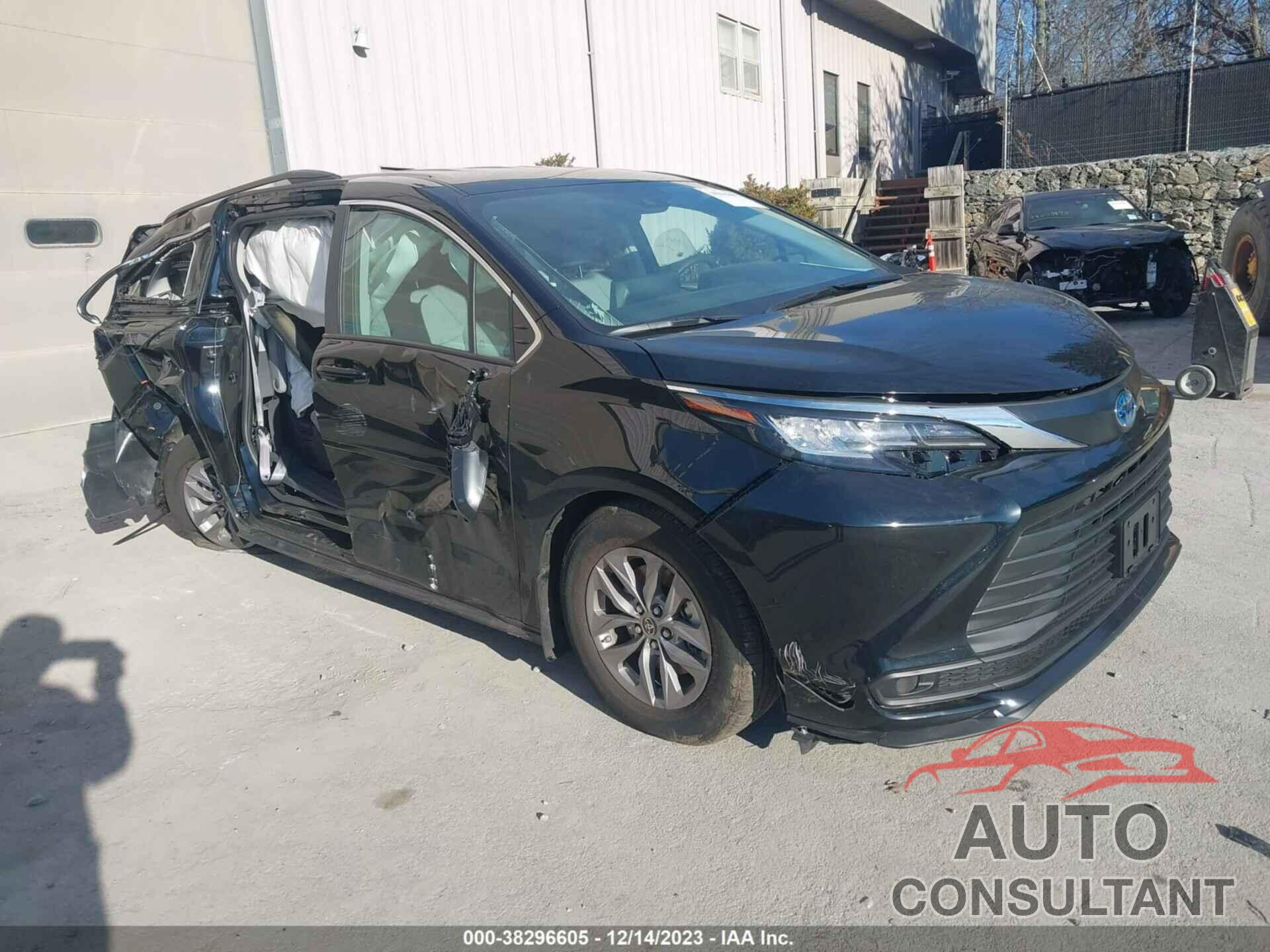 TOYOTA SIENNA 2023 - 5TDKRKEC9PS173584