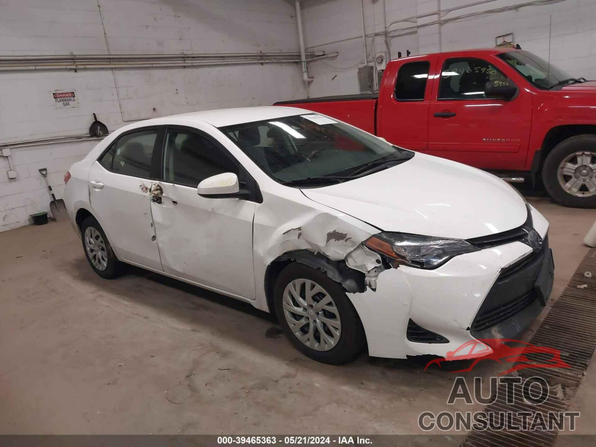 TOYOTA COROLLA 2018 - 5YFBURHE8JP767748