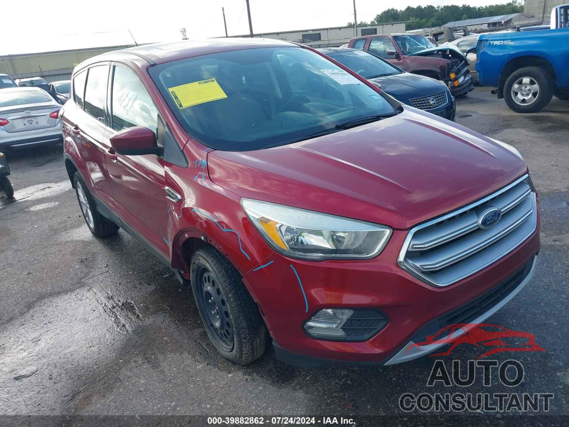 FORD ESCAPE 2017 - 1FMCU0G9XHUB04582