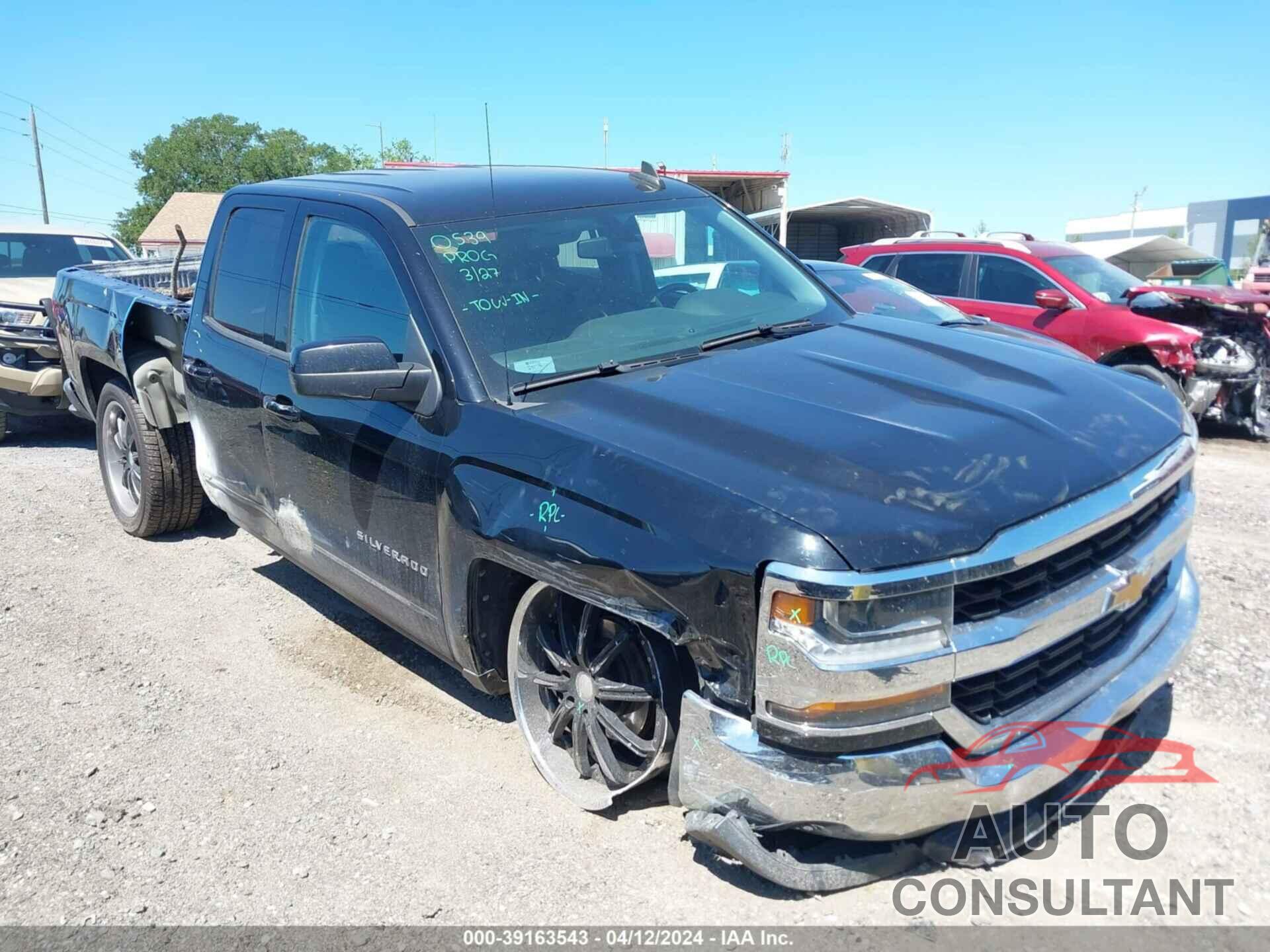 CHEVROLET SILVERADO 1500 2018 - 1GCRCREH2JZ161870