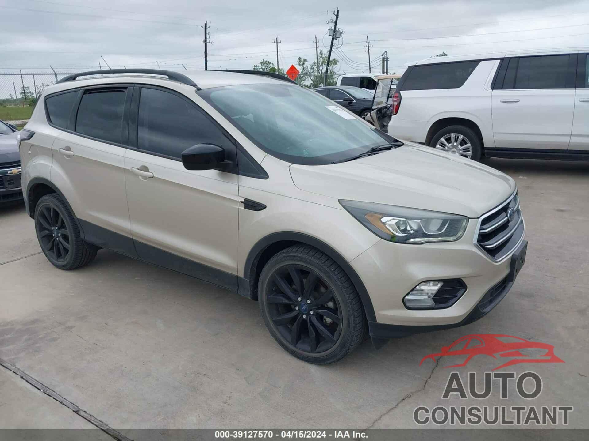 FORD ESCAPE 2017 - 1FMCU0GD9HUC00823