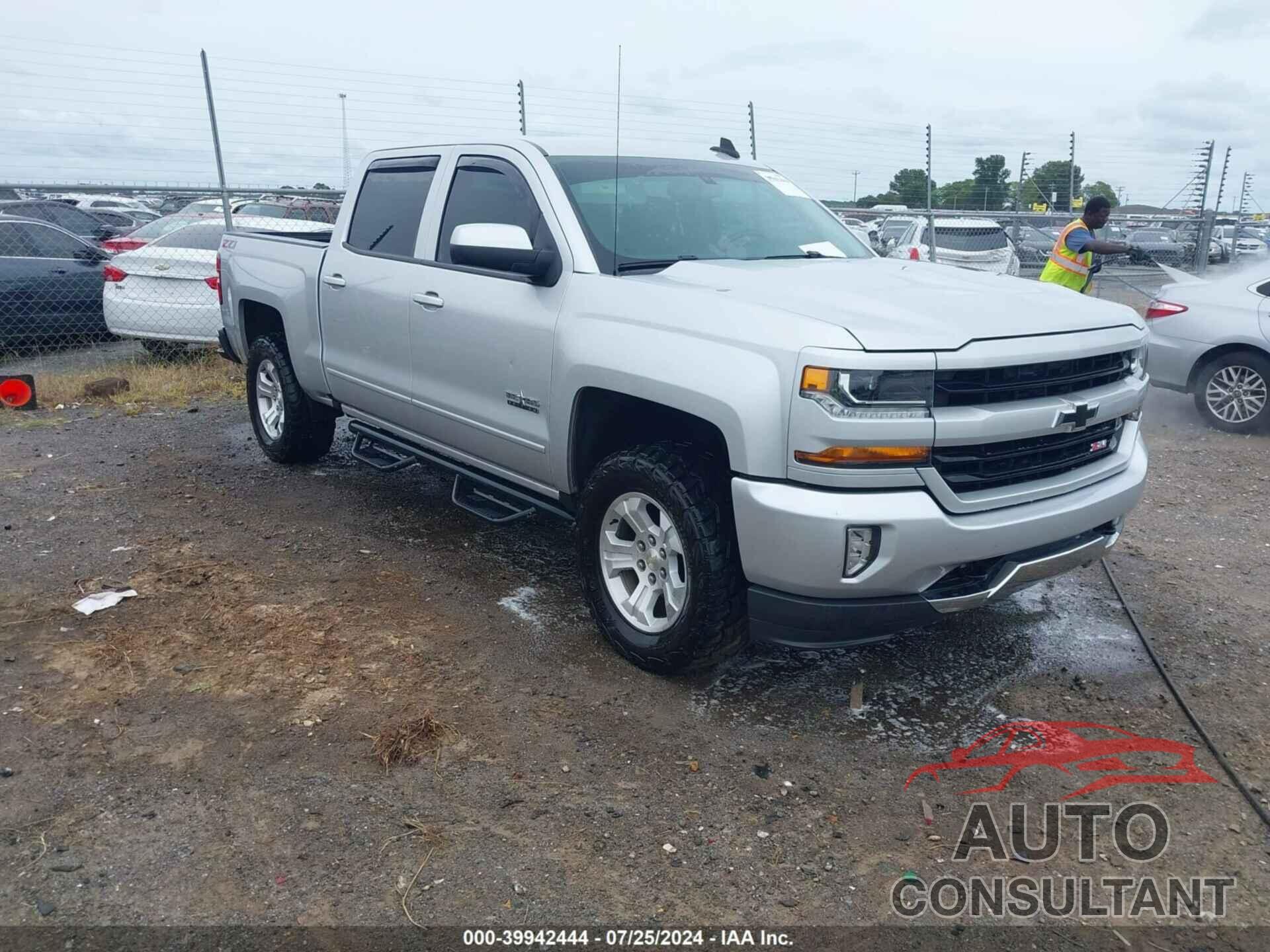 CHEVROLET SILVERADO 1500 2018 - 3GCUKREC5JG627311