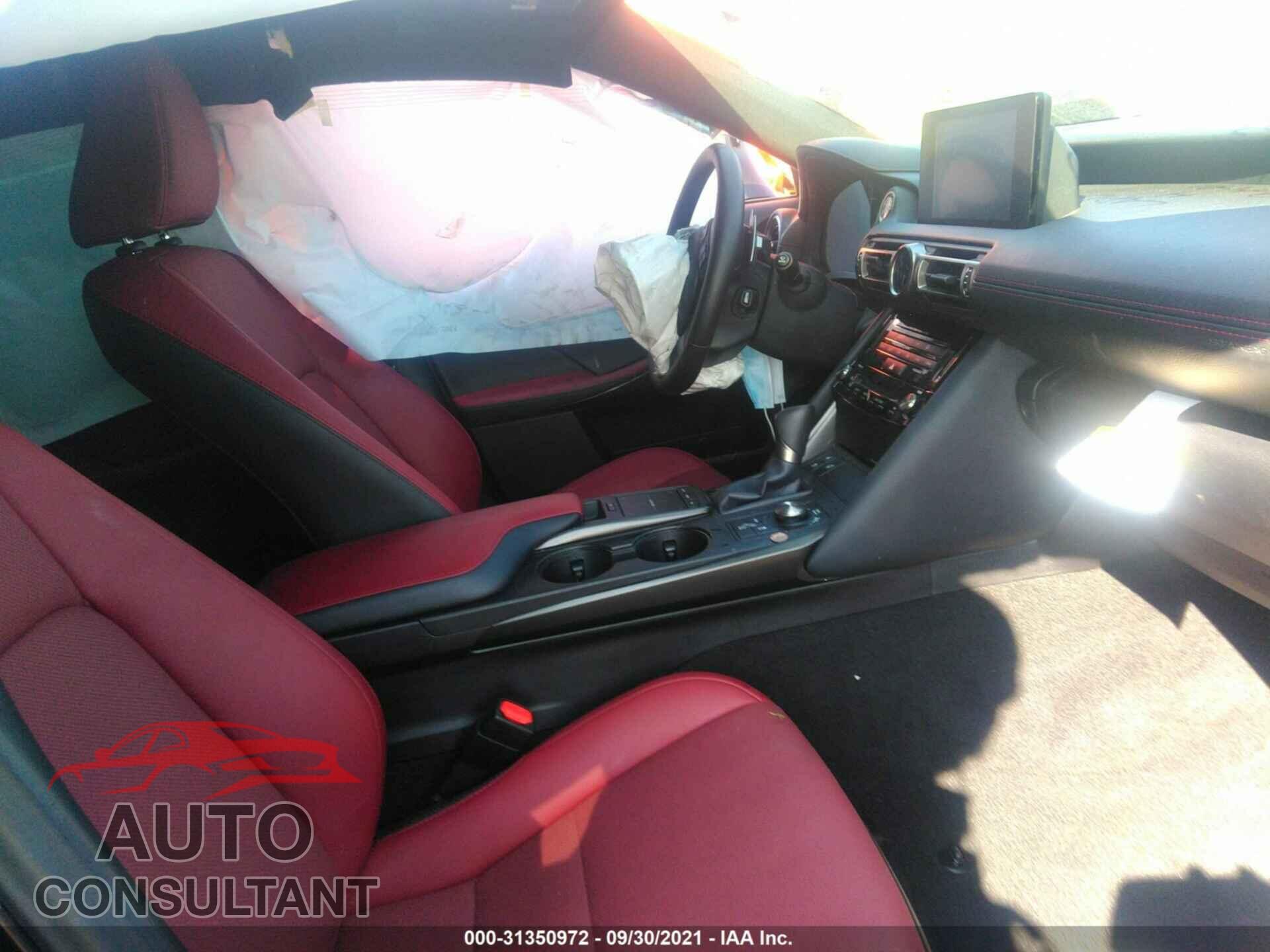 LEXUS IS 2021 - JTHCA1D28M5115139