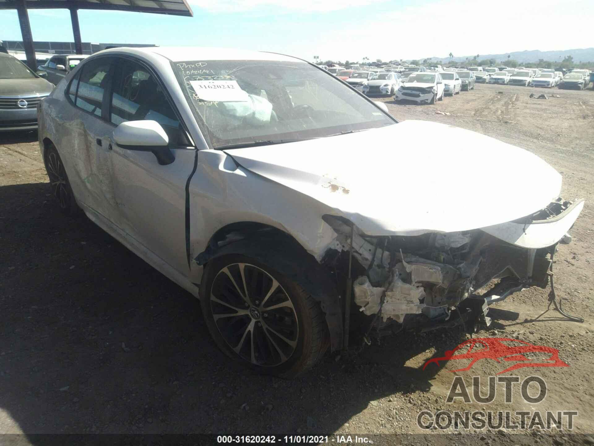 TOYOTA CAMRY 2018 - 4T1B11HK3JU004633