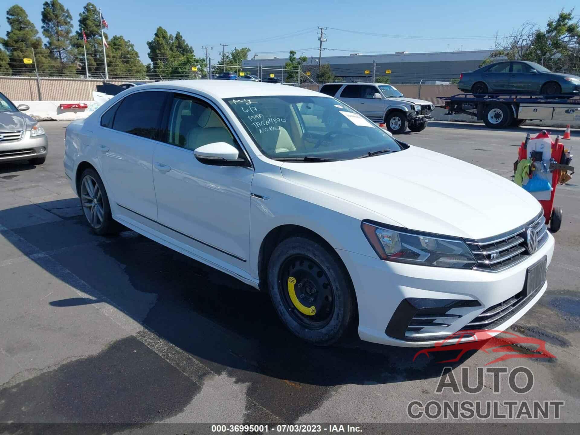 VOLKSWAGEN PASSAT 2017 - 1VWDT7A30HC014188