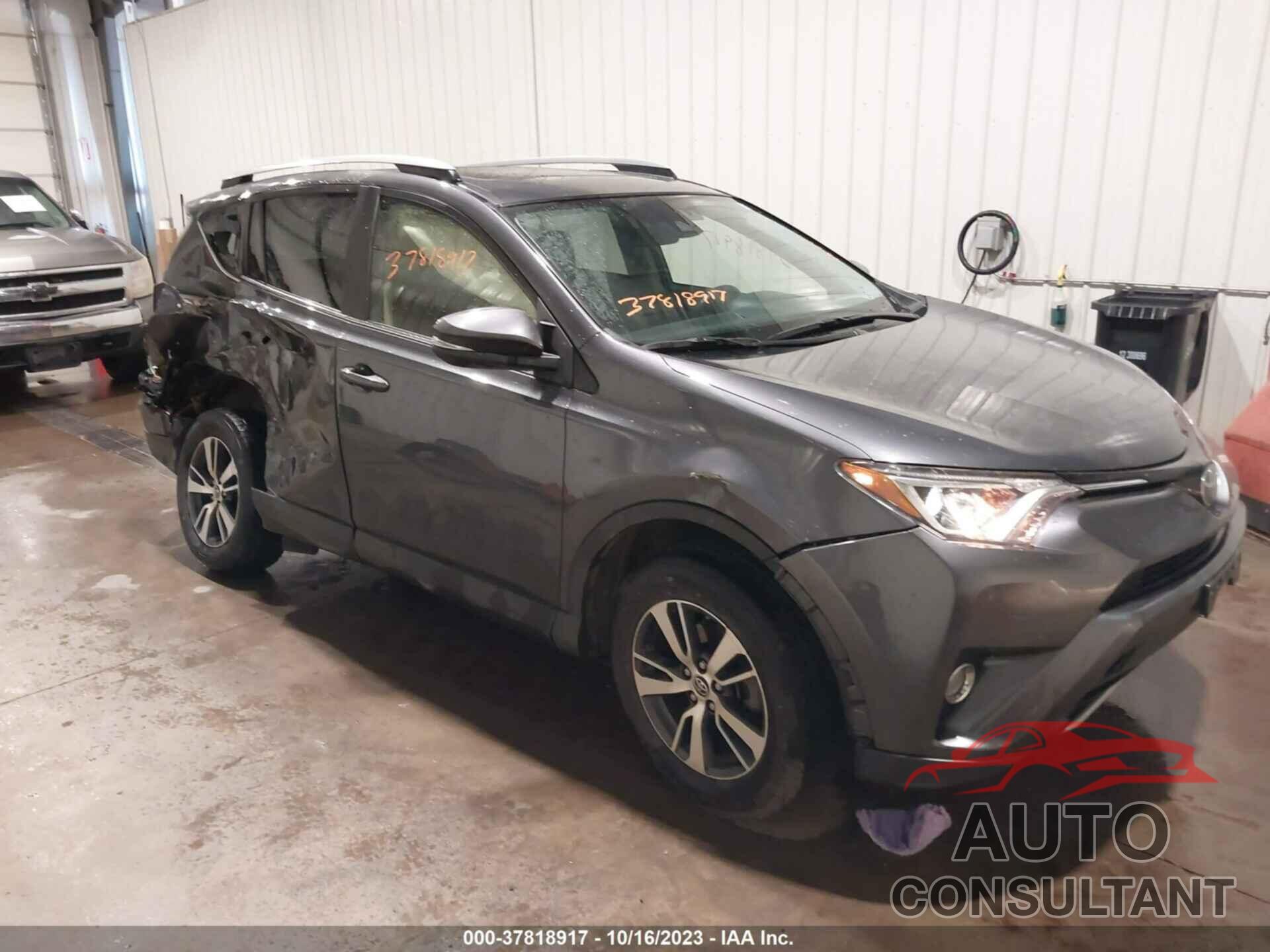 TOYOTA RAV4 2017 - JTMRFREV2HD210098
