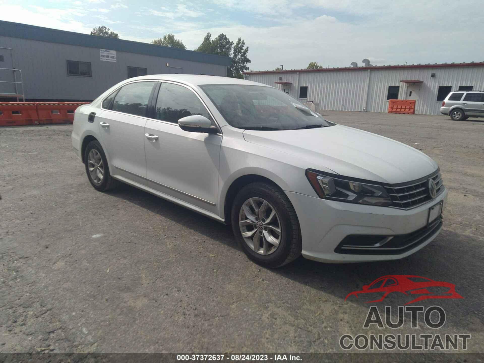 VOLKSWAGEN PASSAT 2017 - 1VWAT7A33HC001261