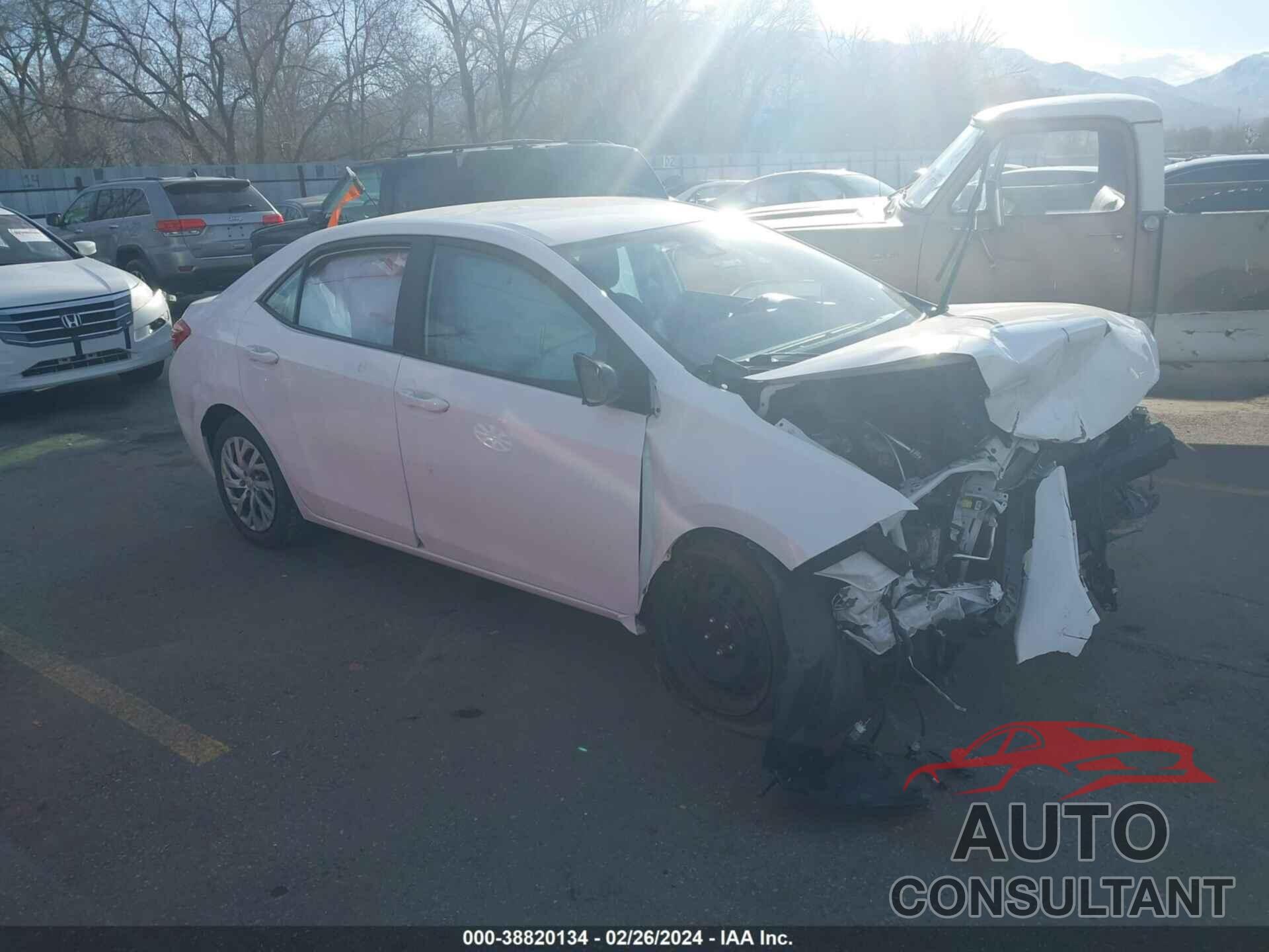 TOYOTA COROLLA 2018 - 2T1BURHE2JC036183