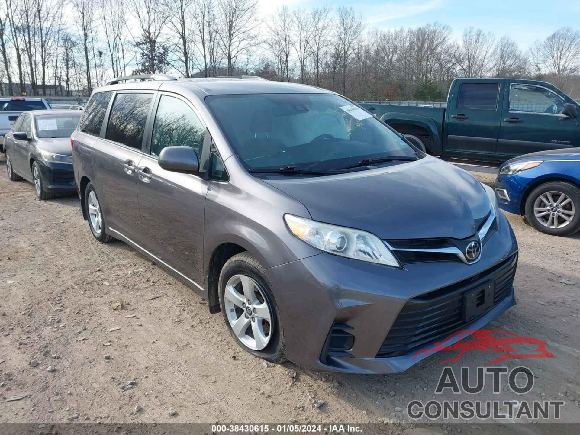 TOYOTA SIENNA 2018 - 5TDKZ3DC4JS911595